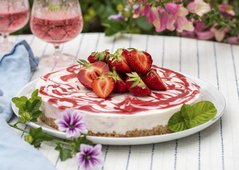 10 goda desserter med jordgubbar till midsommar