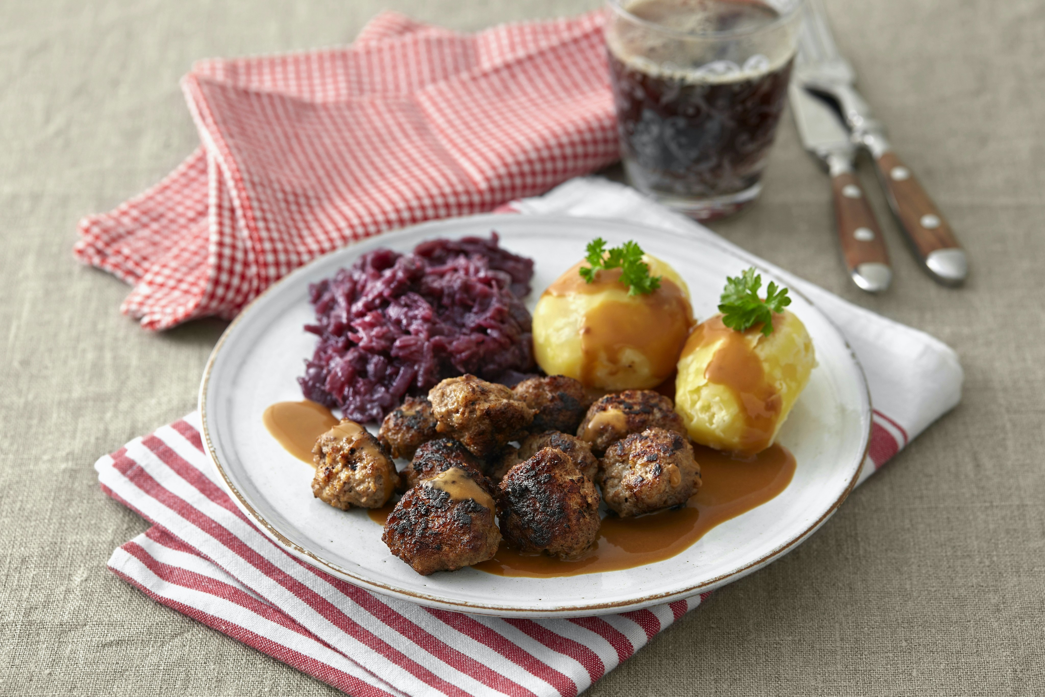 Adventsköttbullar med rödkål