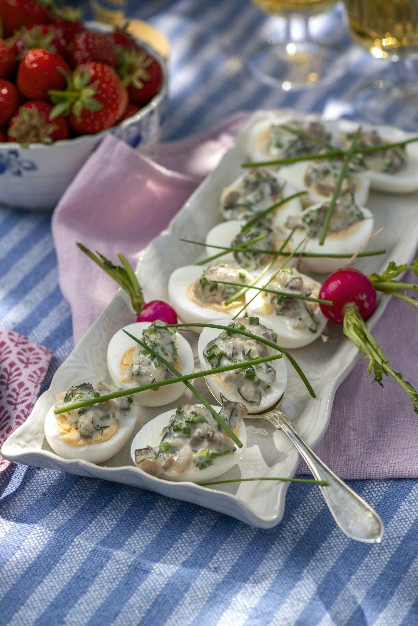 Ägghalvor med gubbröra