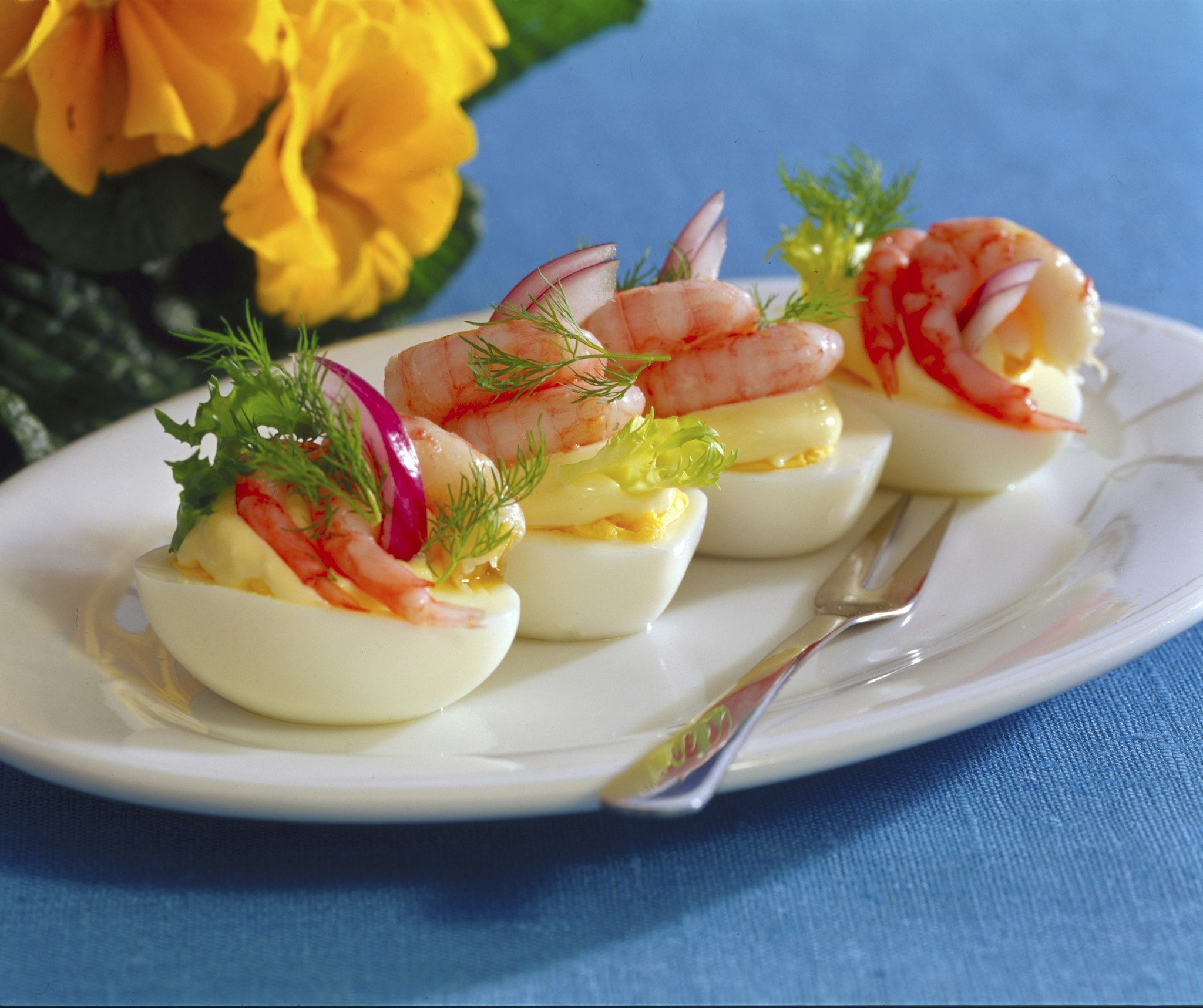Ägghalvor med räkor