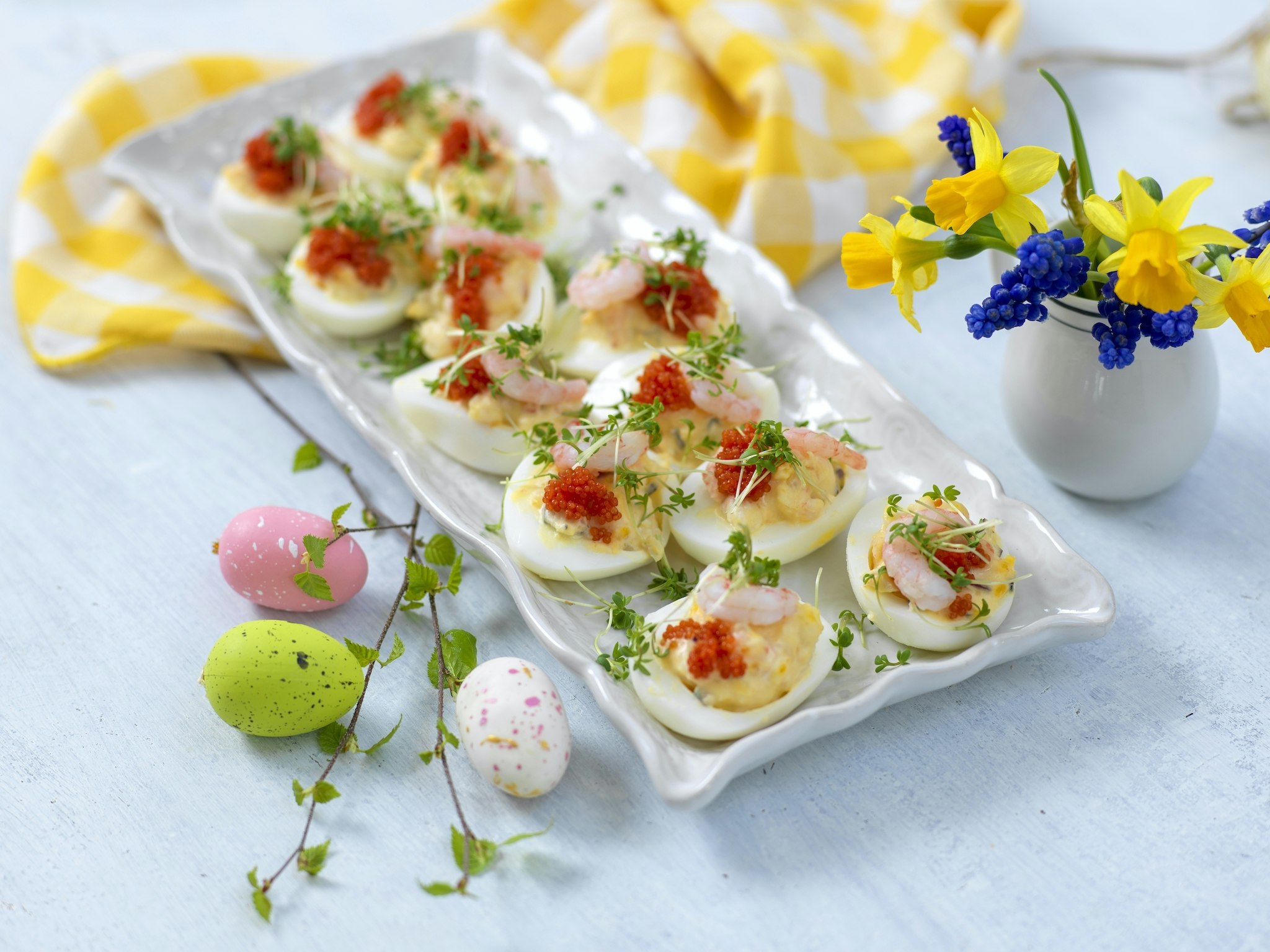 Ägghalvor med räkröra