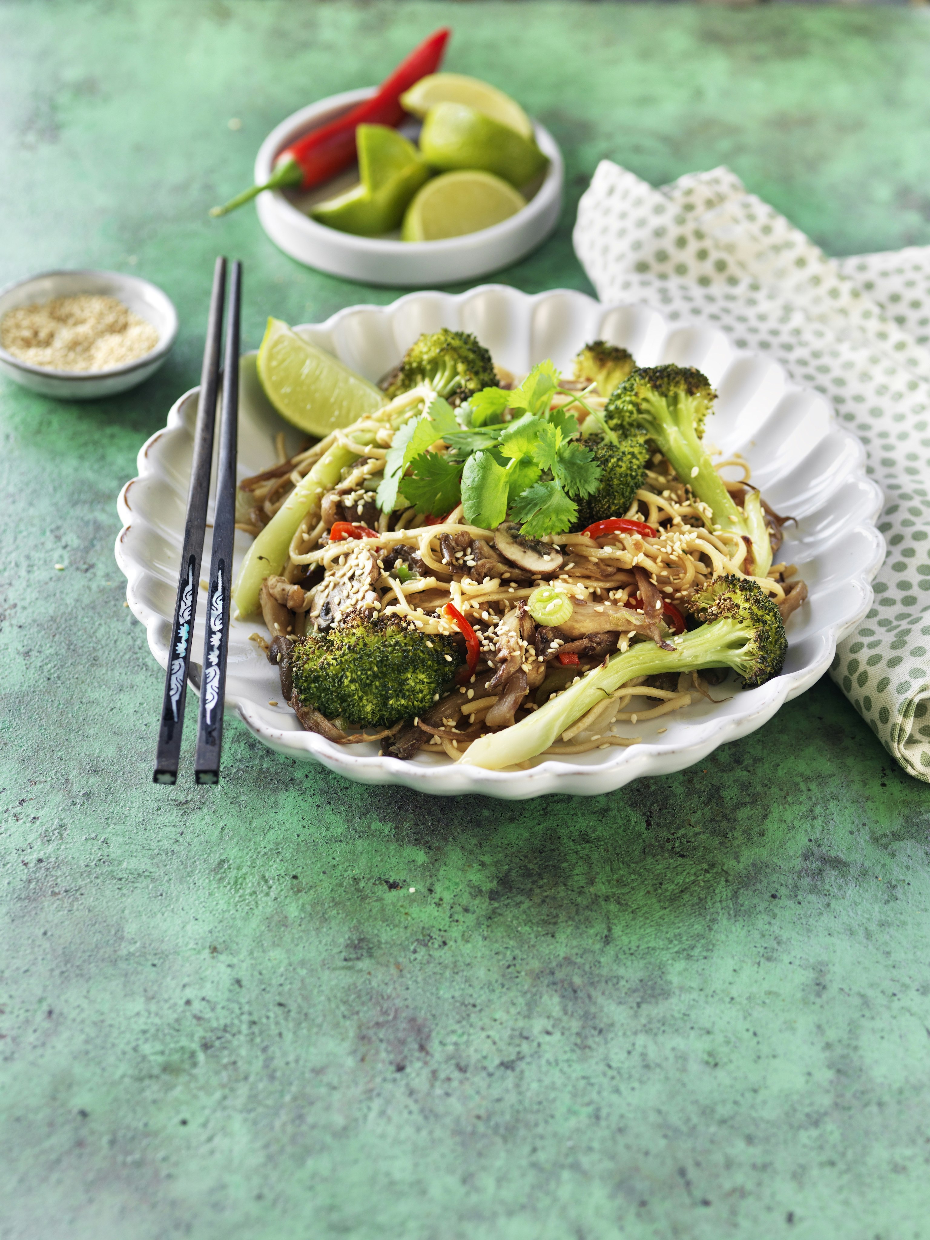 Äggnudlar med svamp och rostad broccoli