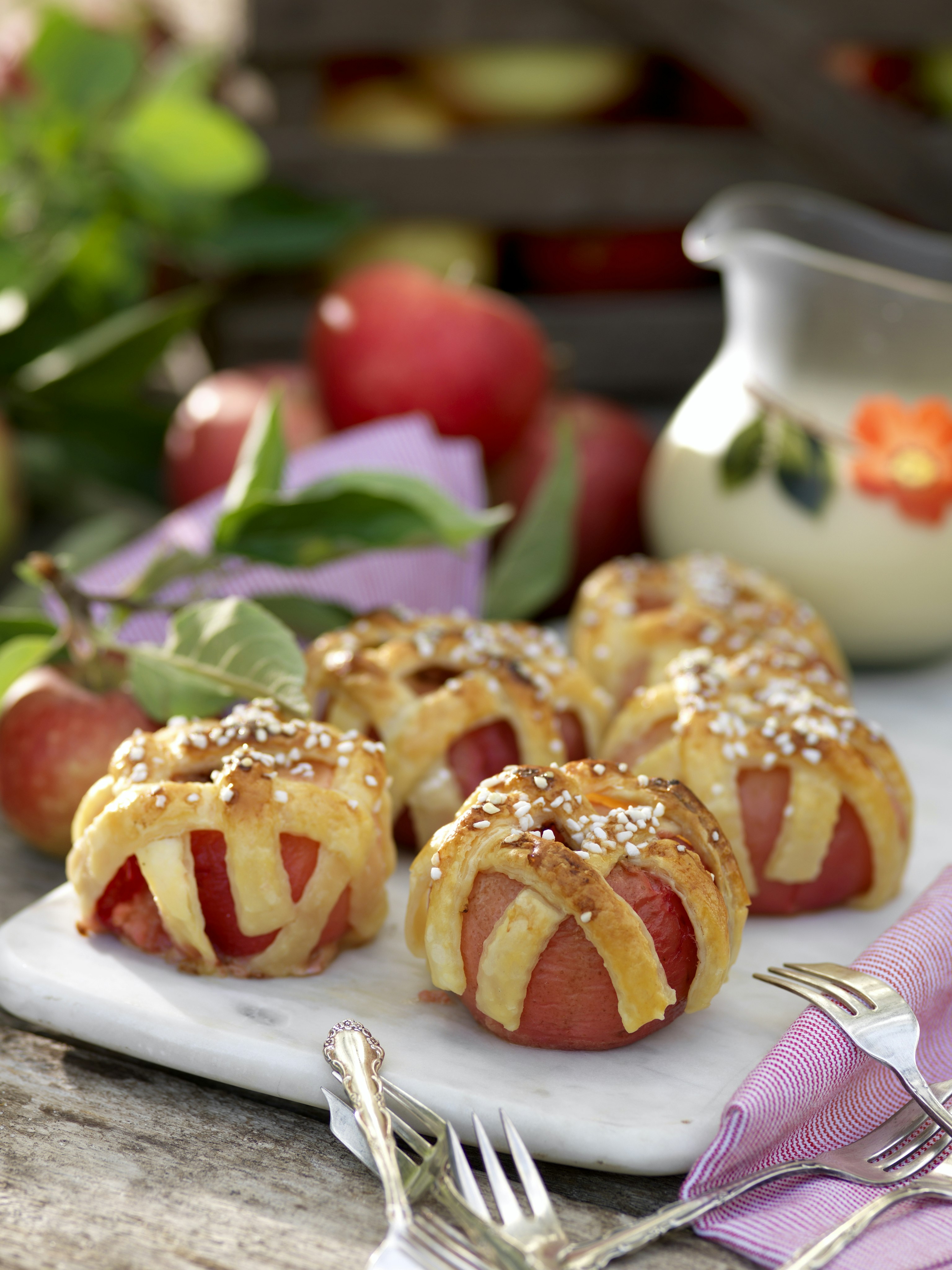 Ugnsbakade äpplen med kanel och smördegsgaller