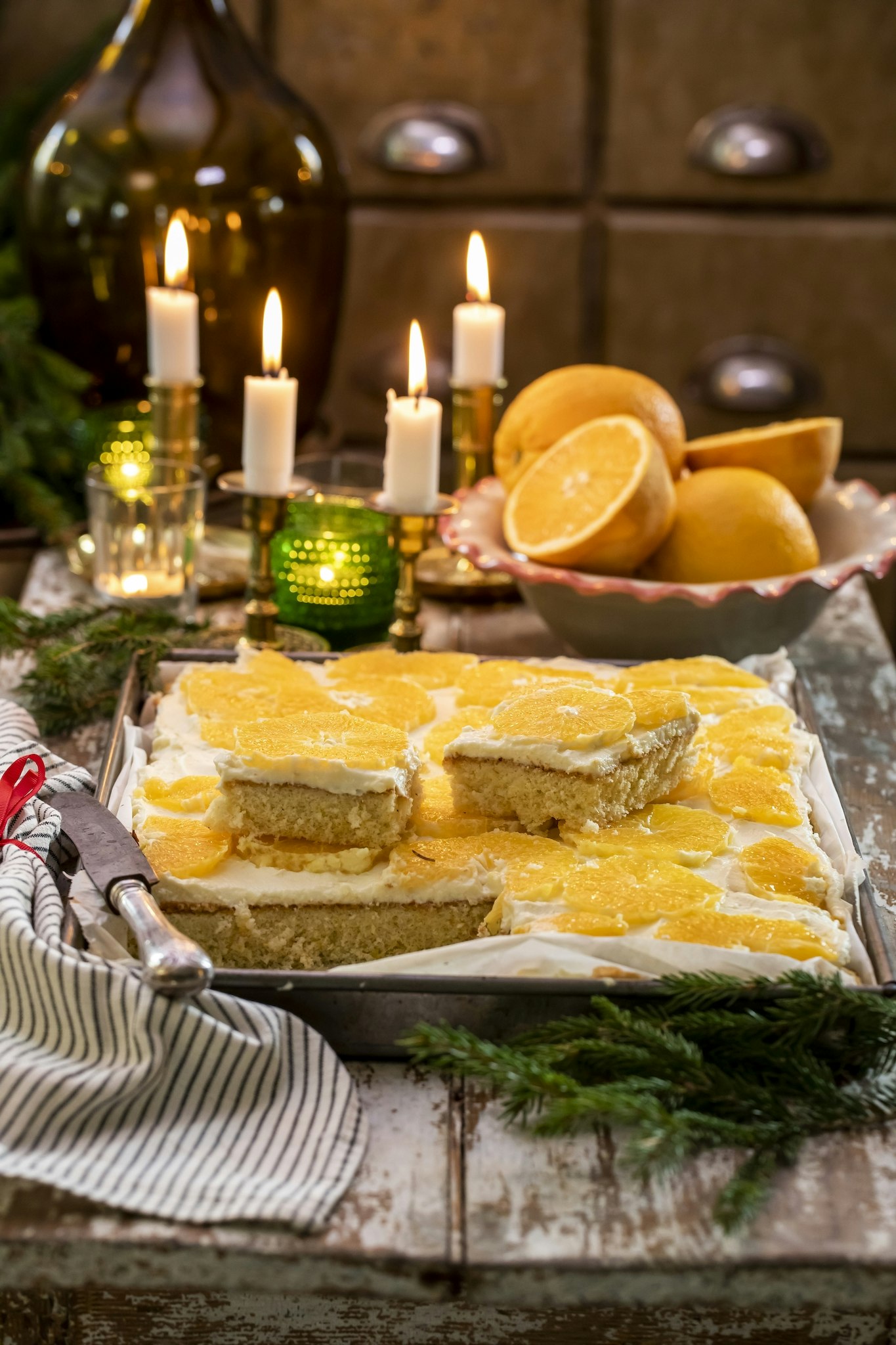 Apelsinrutor med vit chokladfrosting