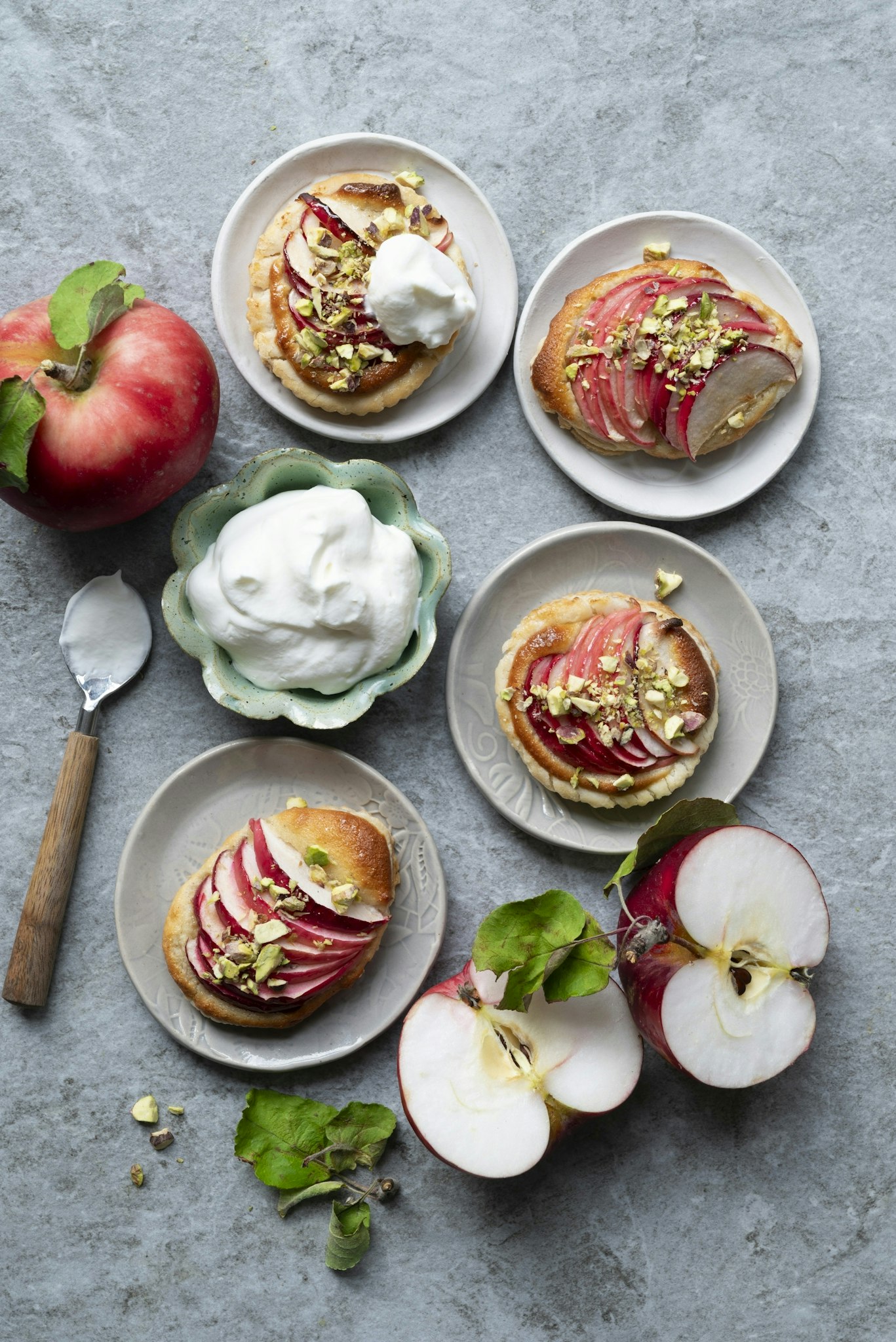 Äppelbakelser med mandelkräm