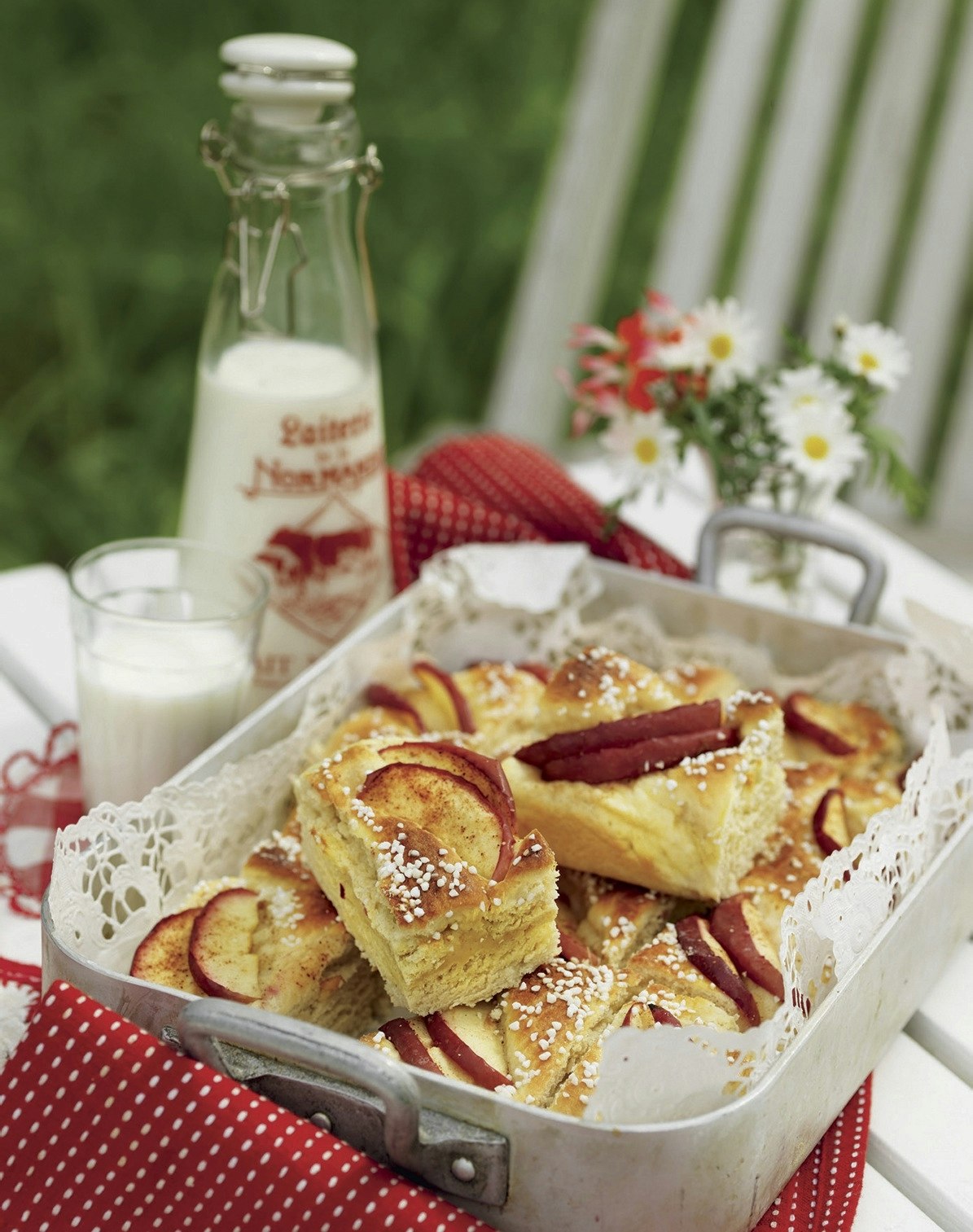 Äppelbullar i långpanna