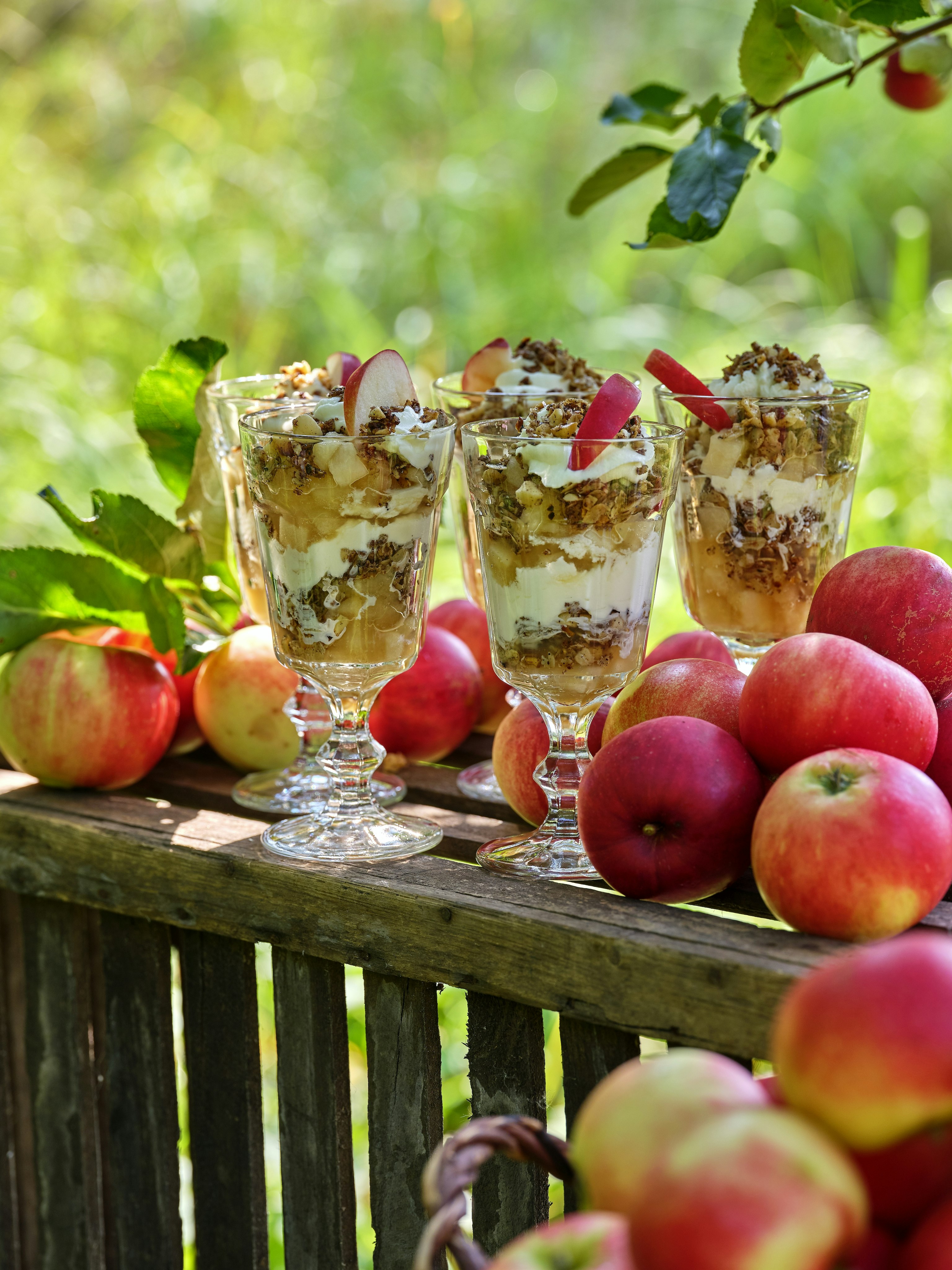 Äppeldessert med nötter