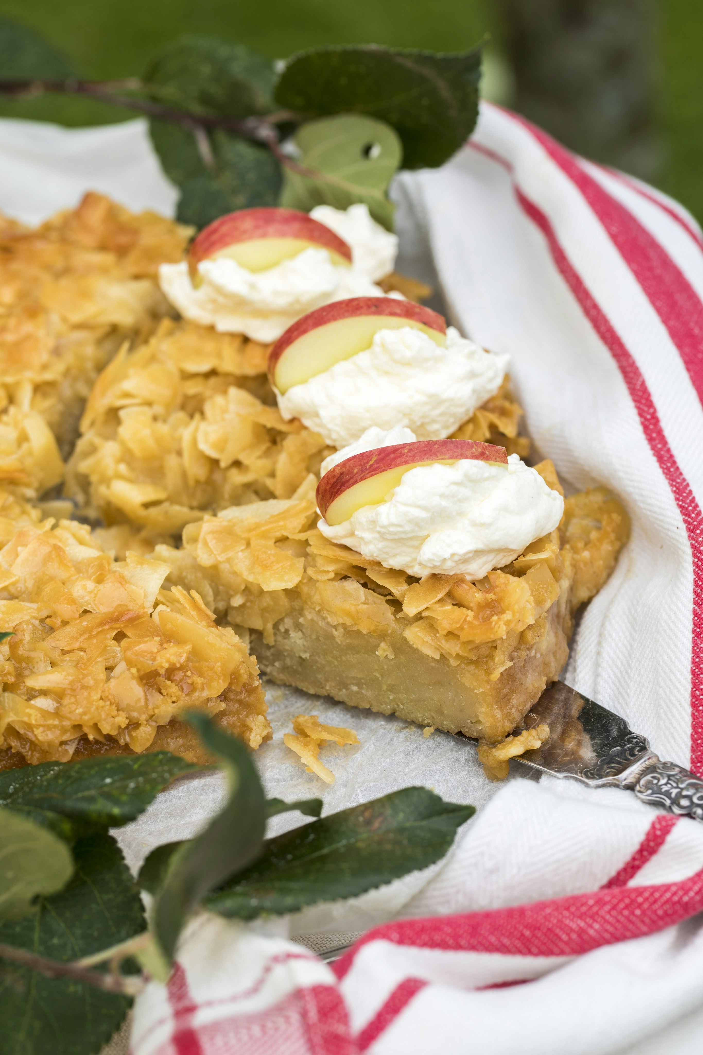 Äppelkladdkaka med toscatäcke