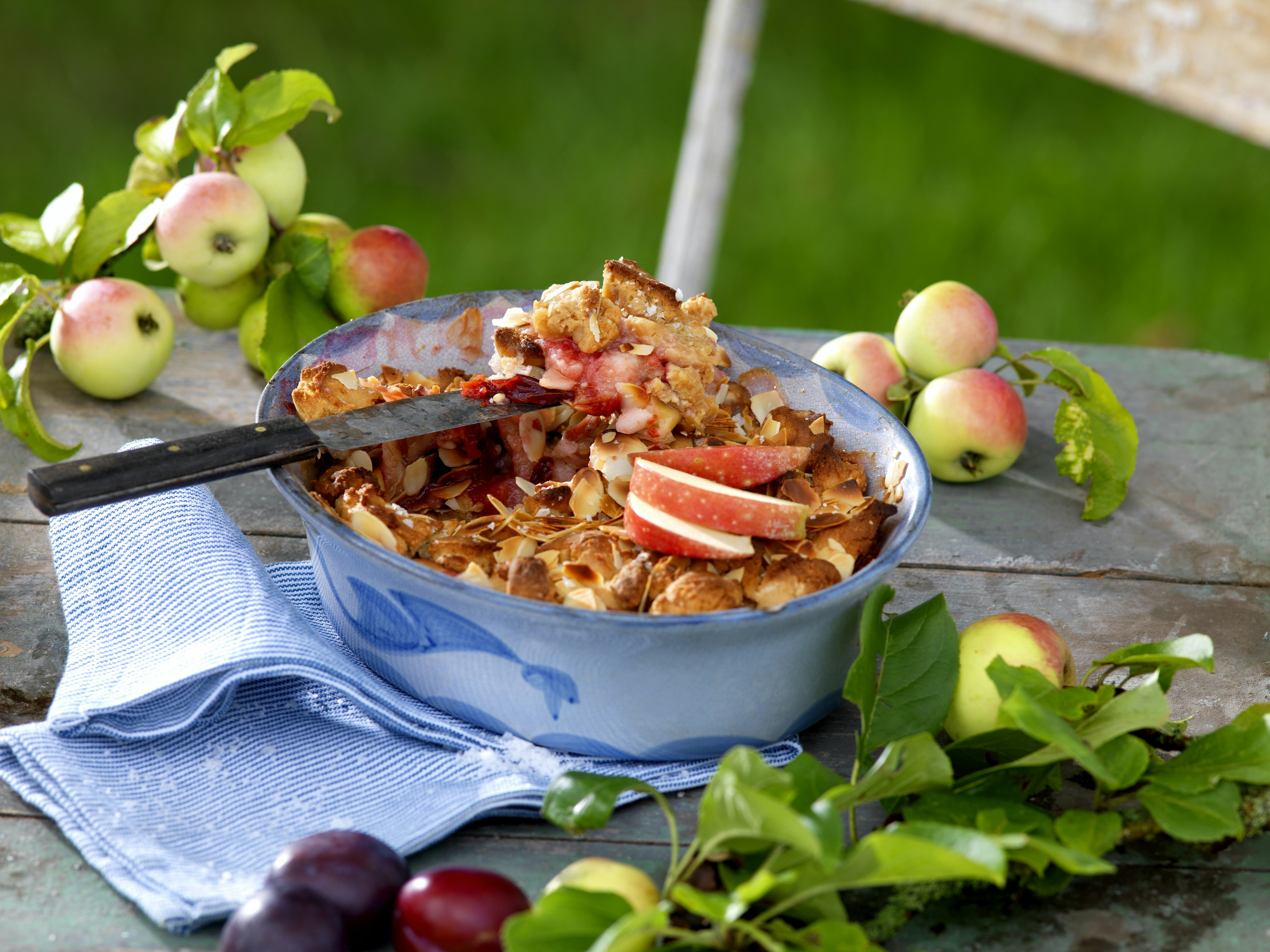 Äppelpaj med plommon