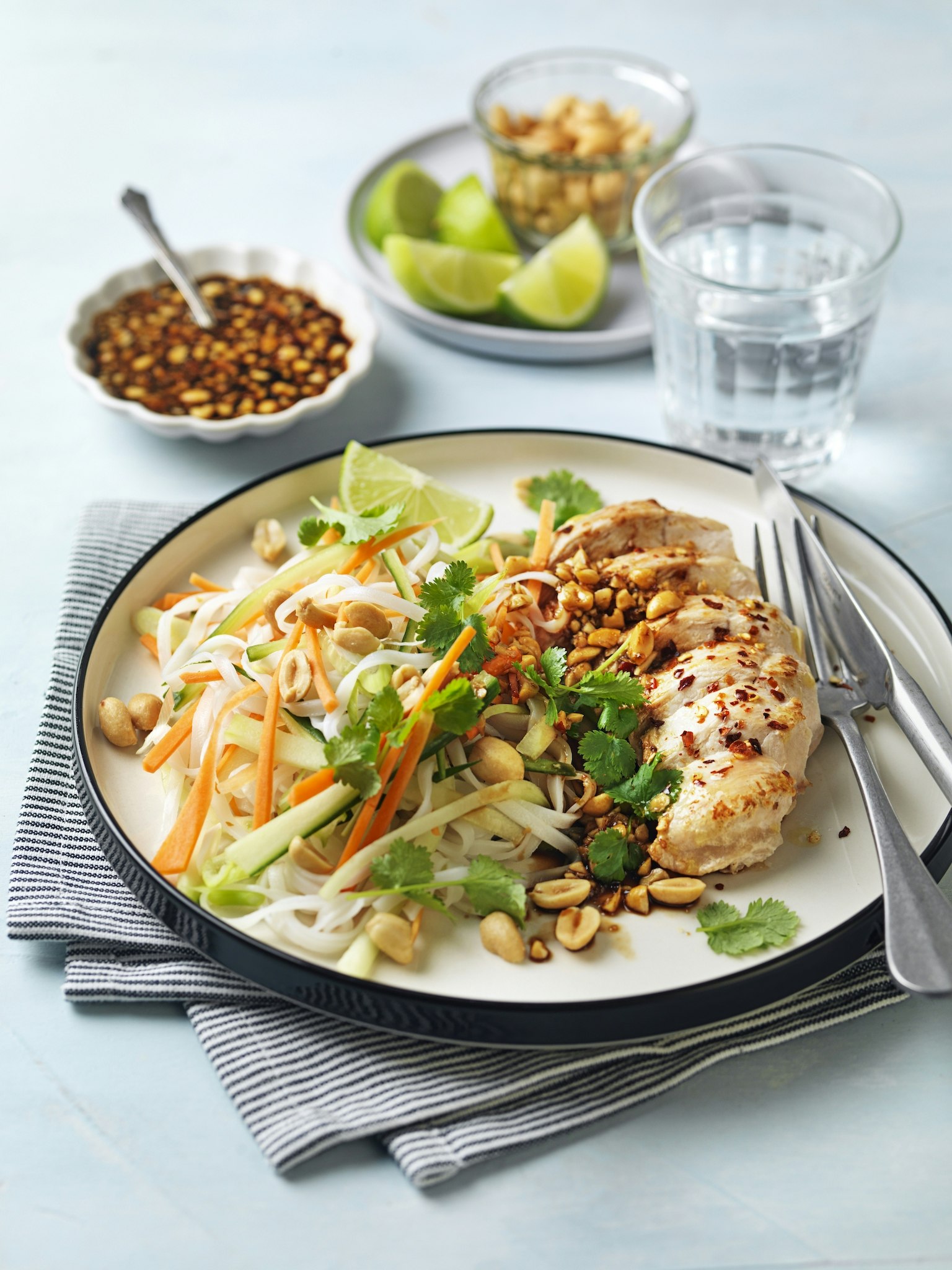 Asiatisk kyckling med lime och jordnötssås