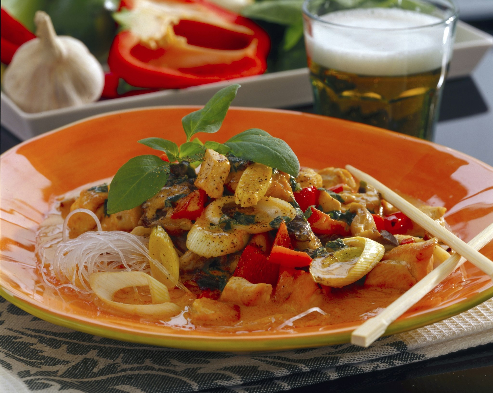 Asiatisk kycklinggryta med röd curry