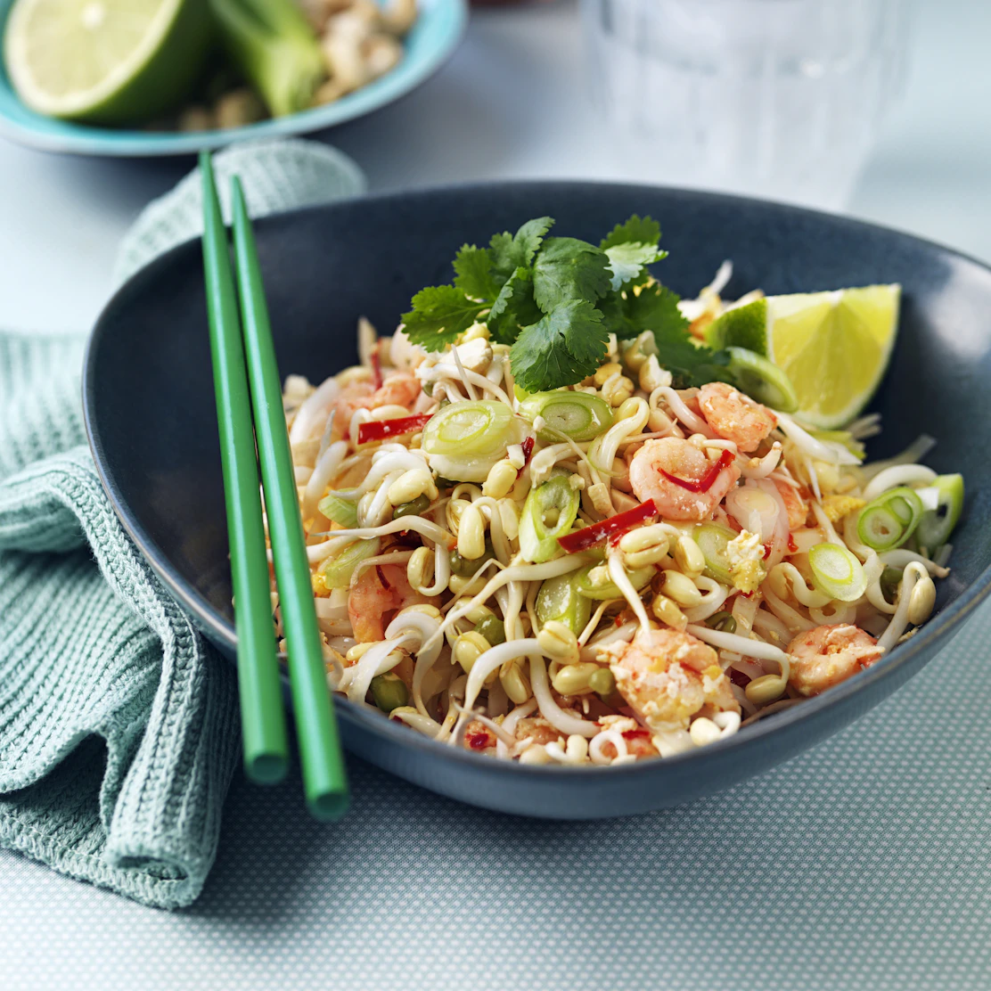 Heta räkor med nudlar och smakrik sås