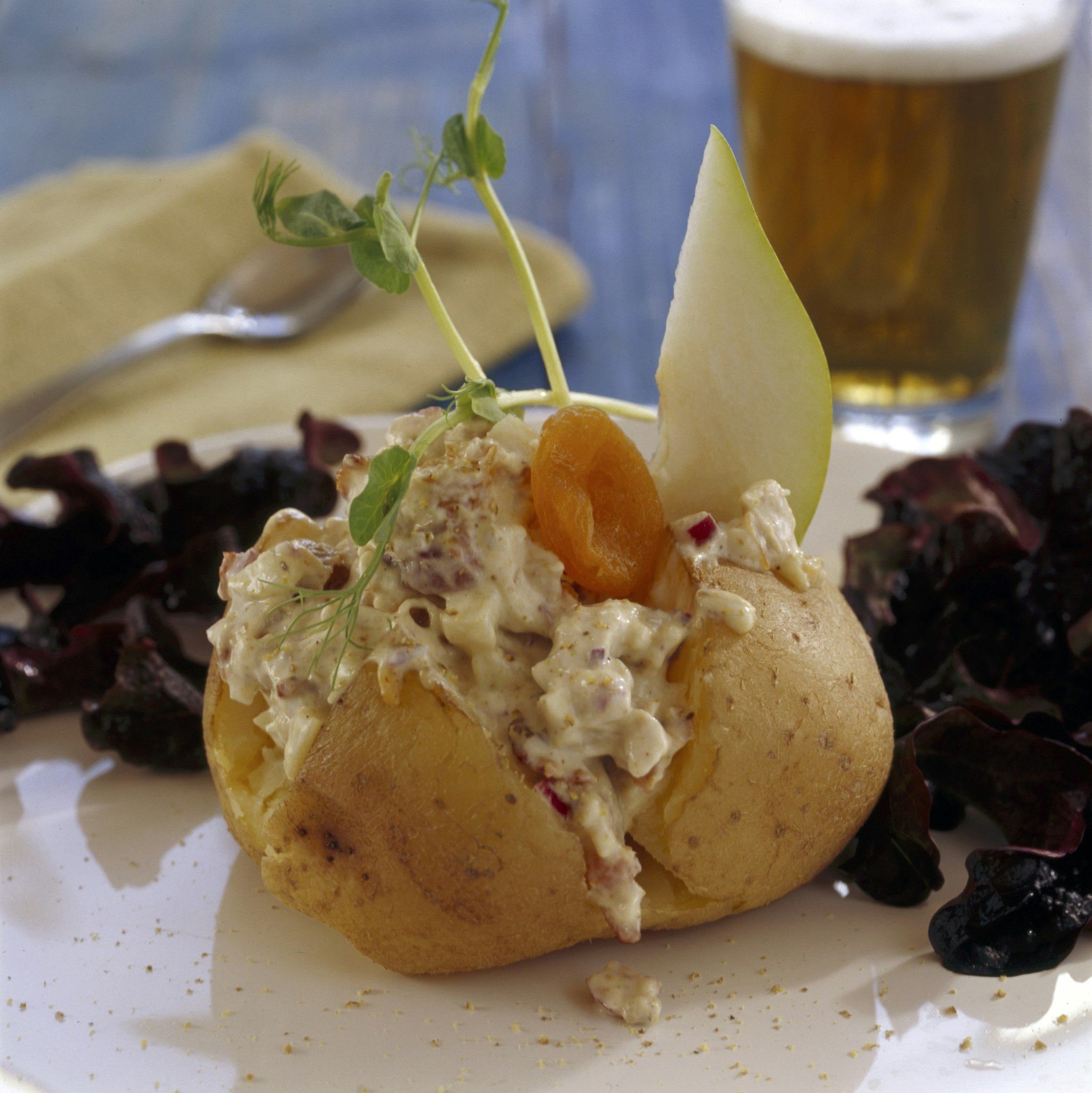 Bakad potatis och kycklingröra med bacon