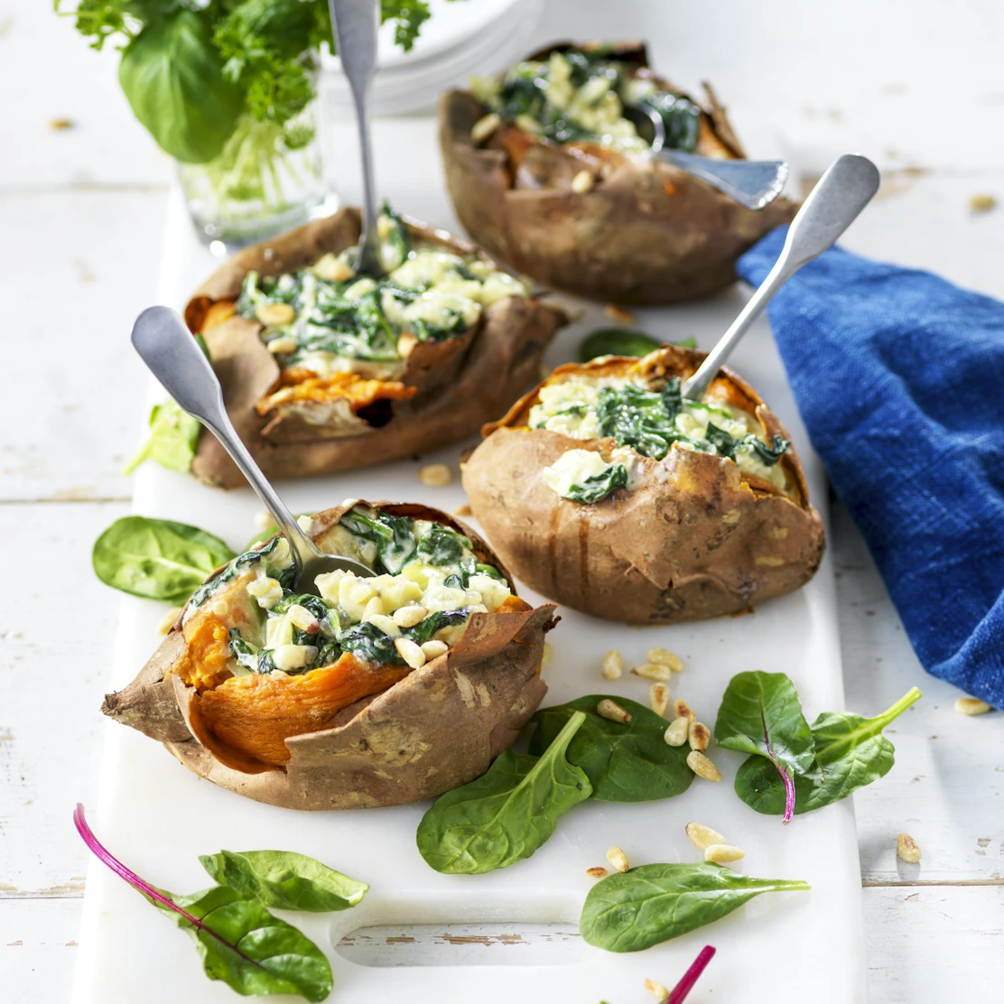 Sötpotatis Rå Bakad sötpotatis med spenat- och ädeloströra