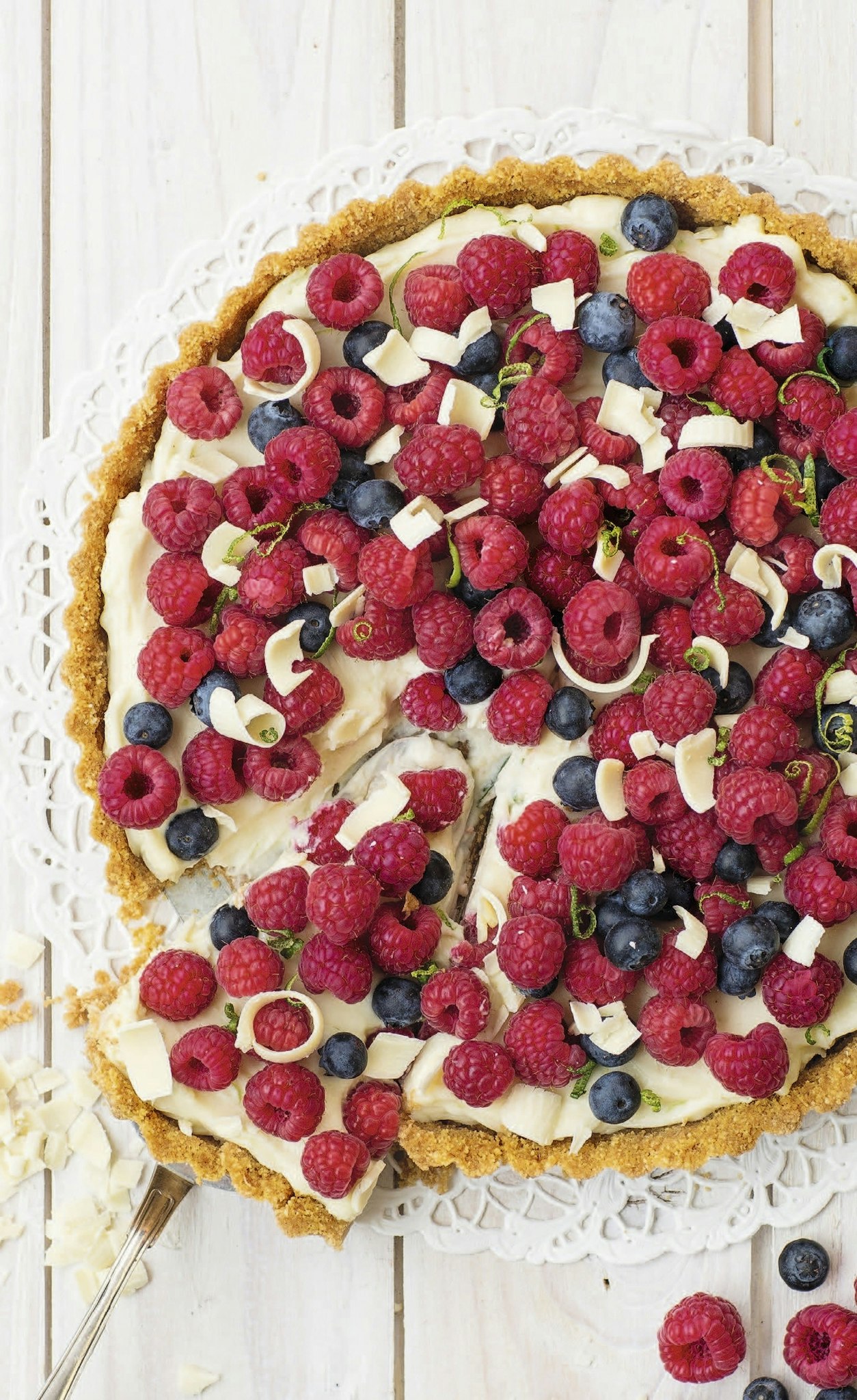 Bärpaj med lime, mascarpone och vit choklad