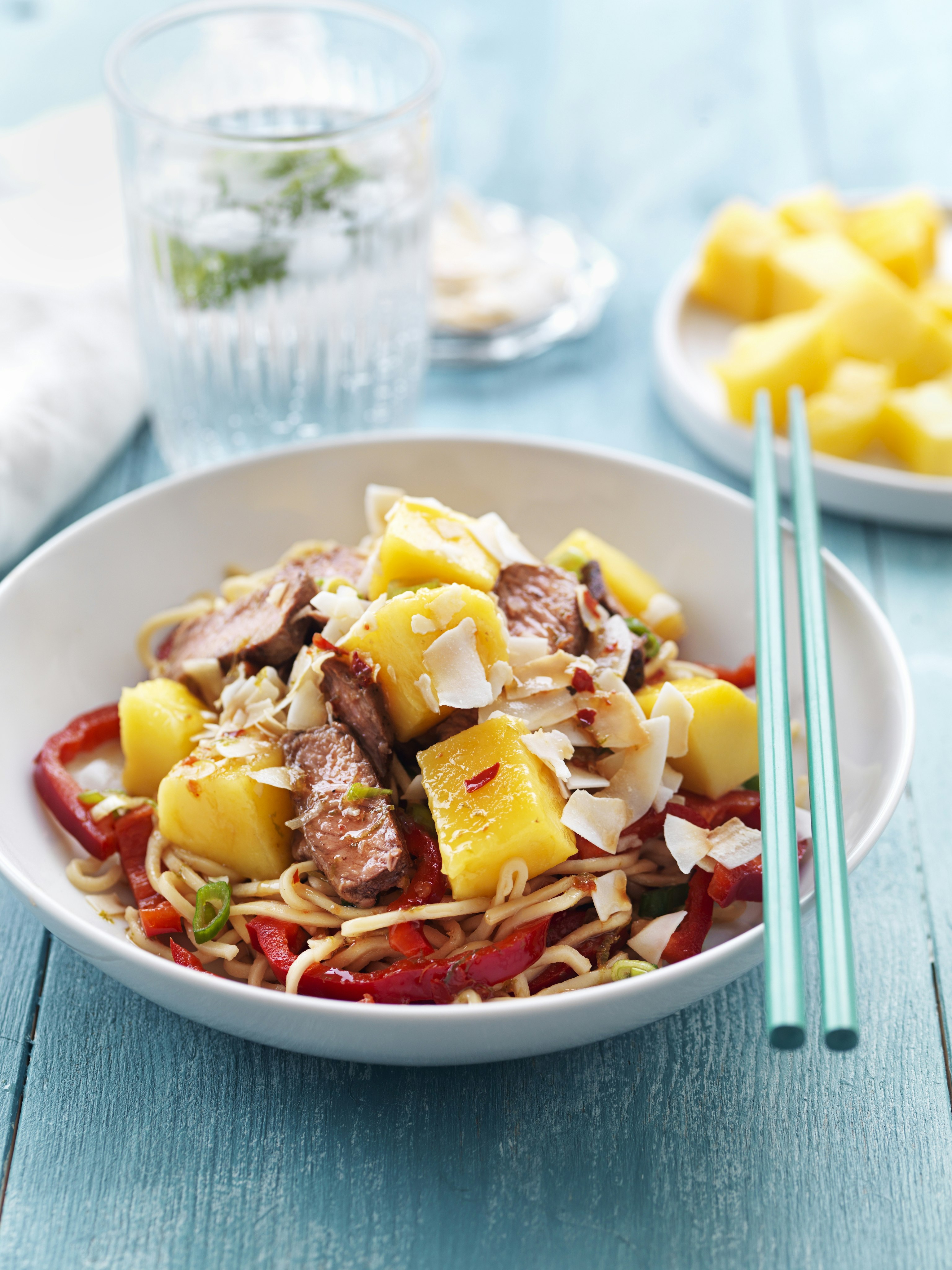 Biff- och nudelsallad
