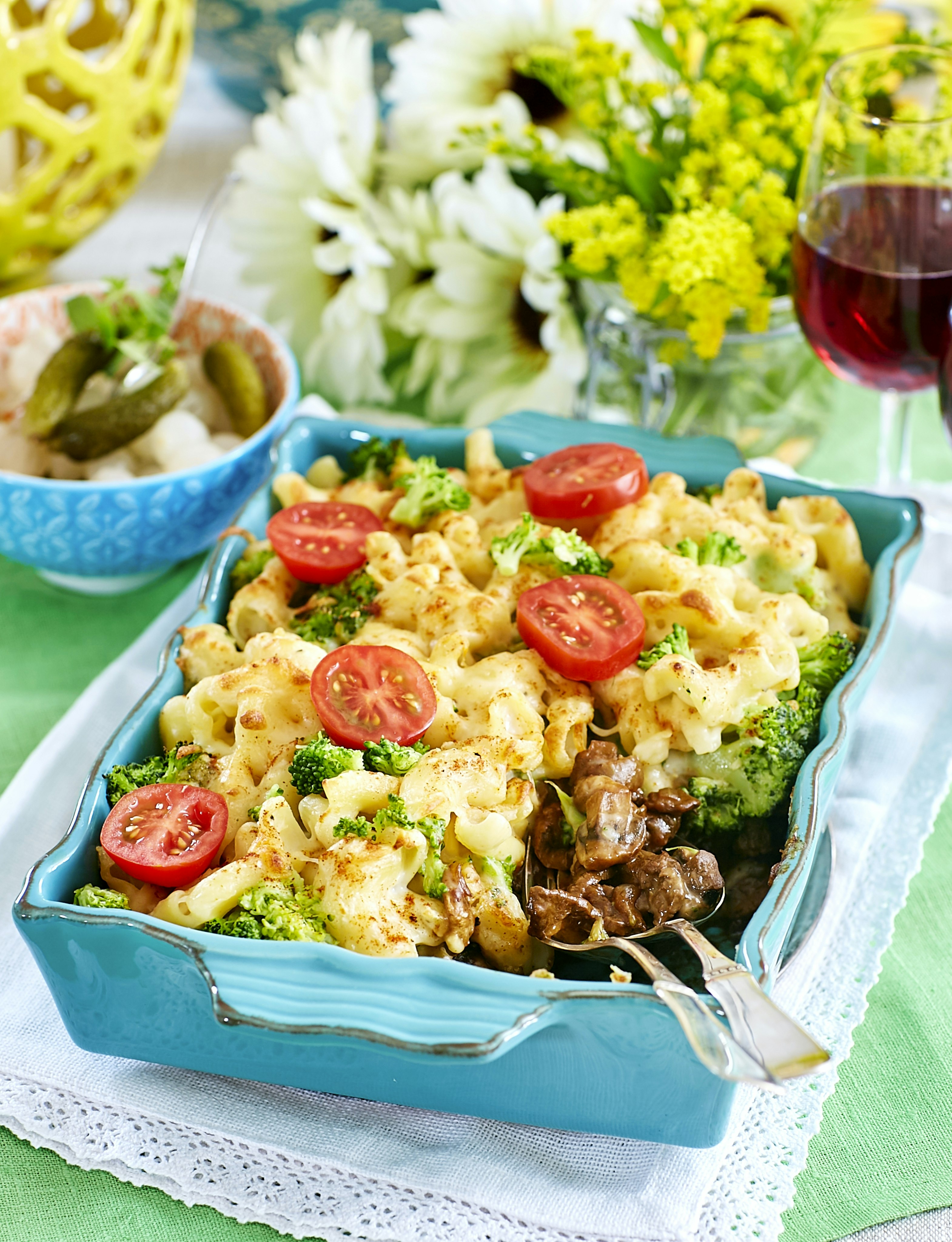 Krämig pastagratäng med lövbiff