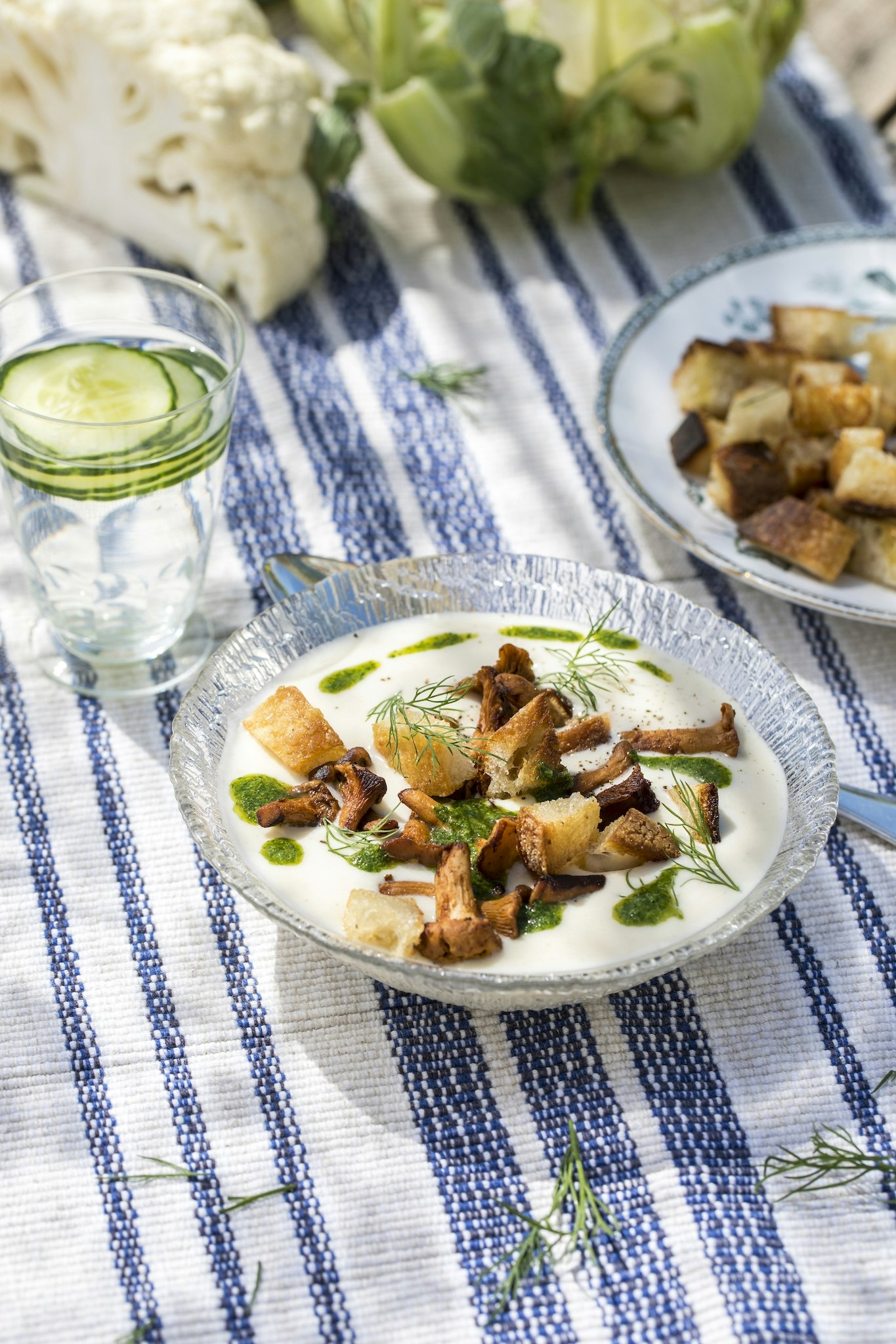 Blomkålssoppa med smörstekta kantareller