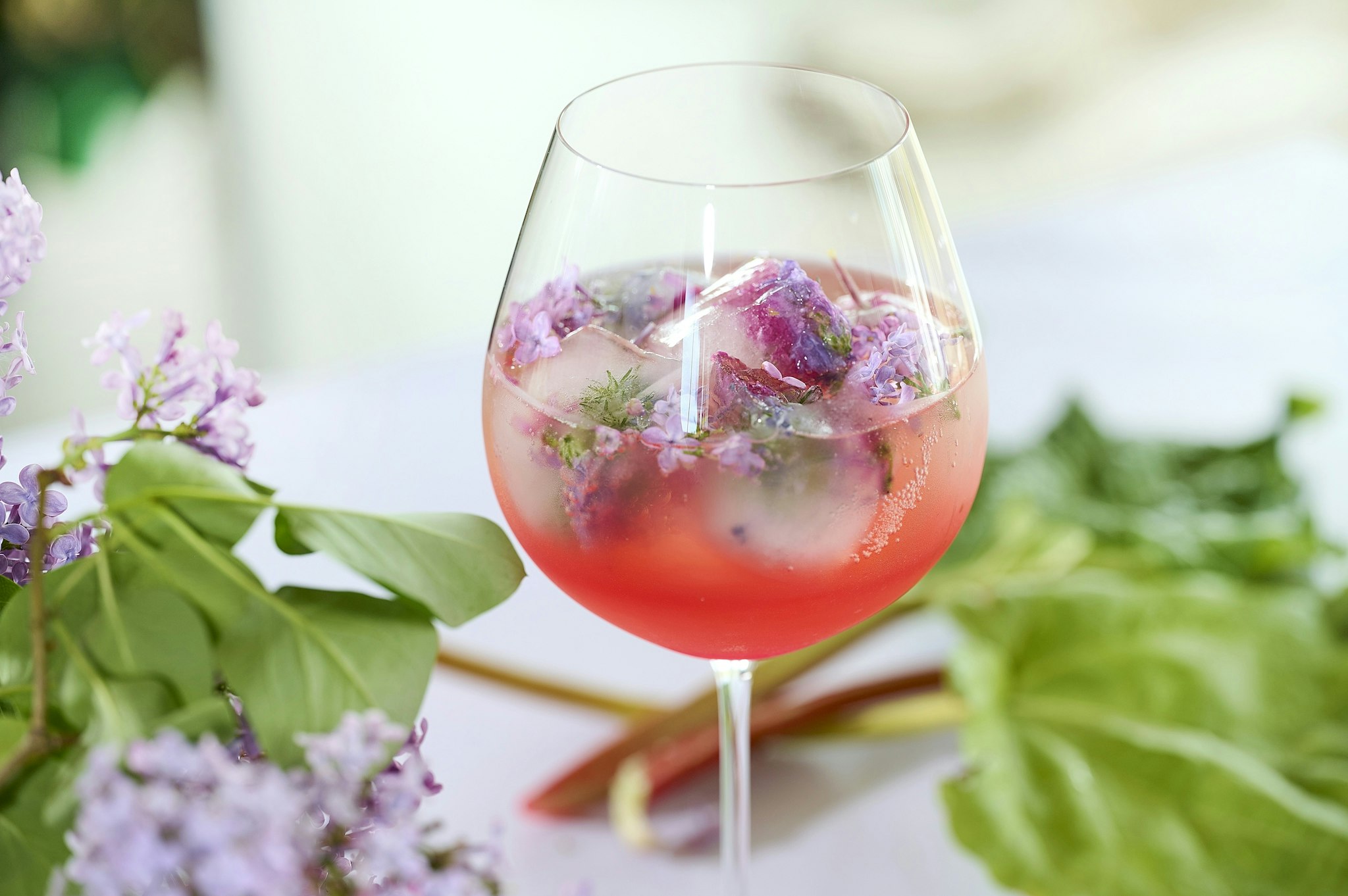 Blommig rabarber- och romspritz