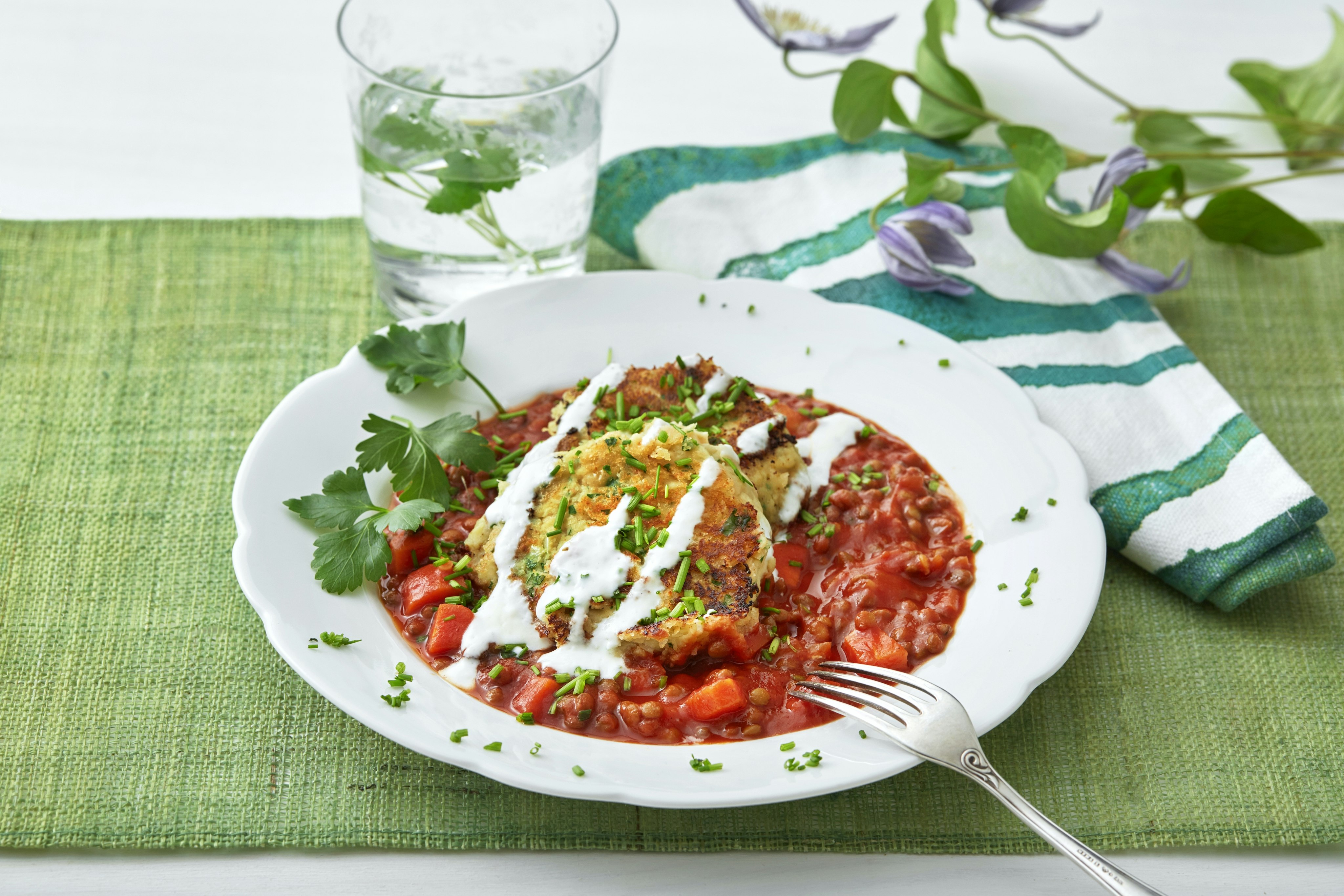 Vegetarisk bönburgare med linsragu