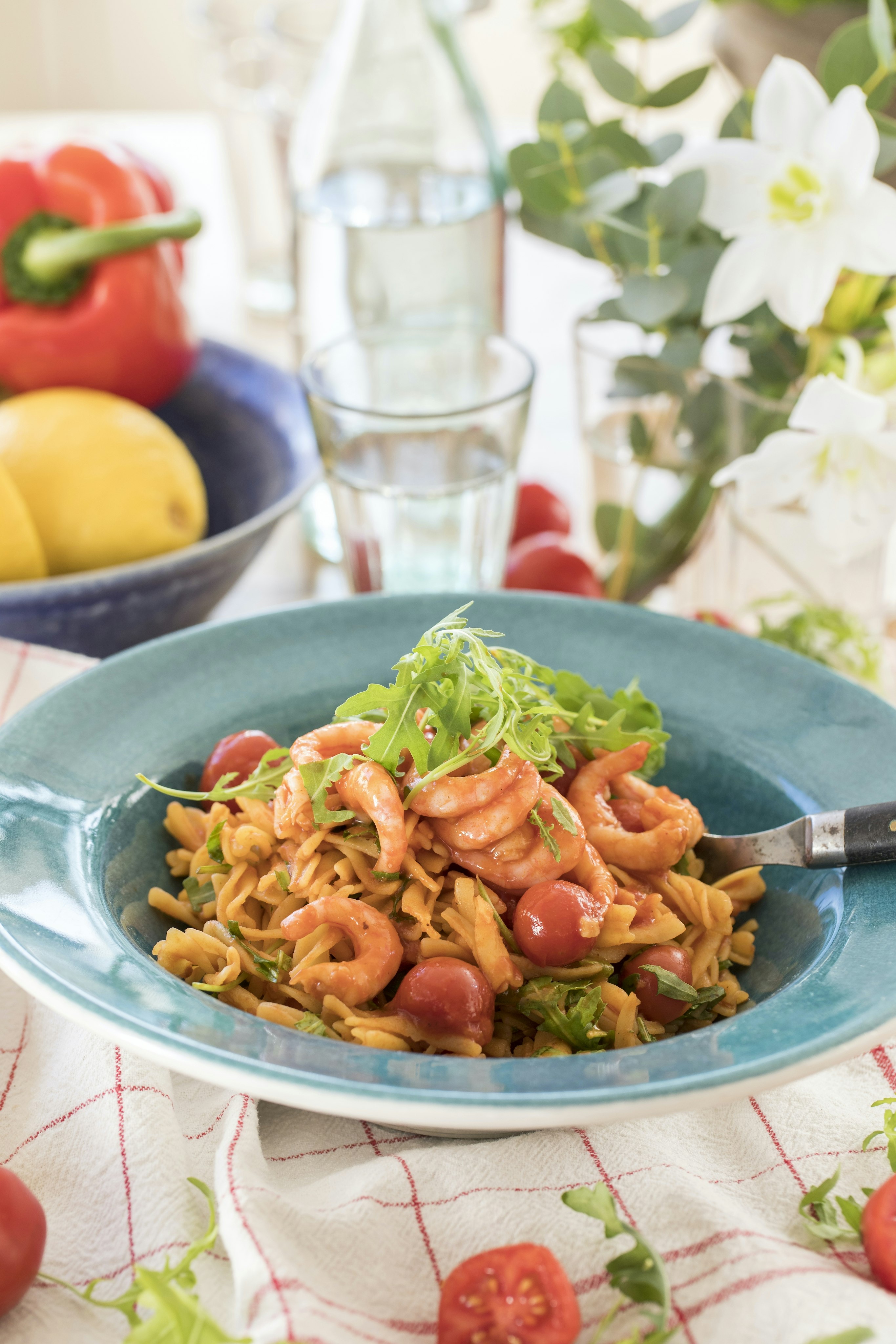 Bönpasta med smakrik tomat- och räksås