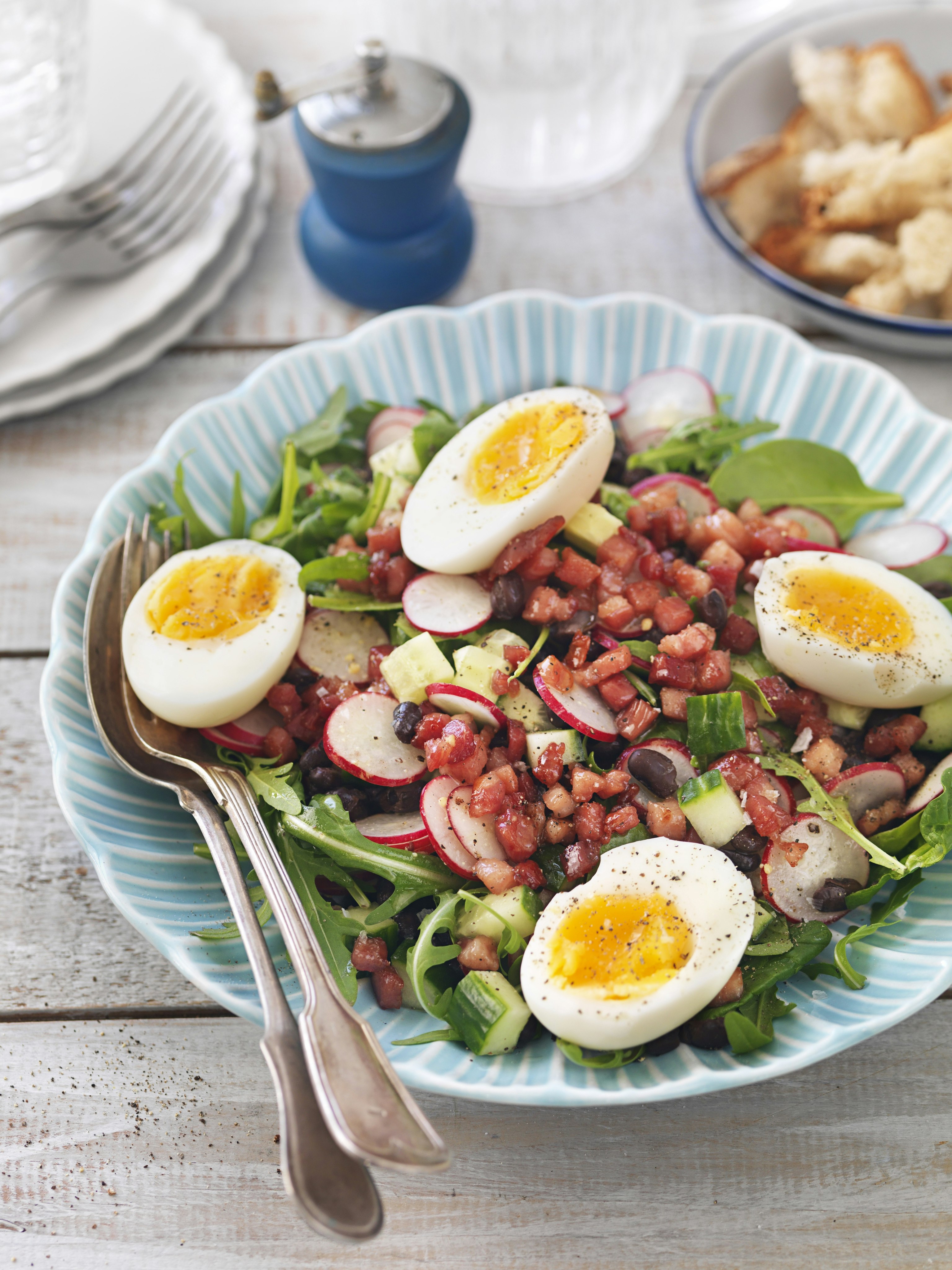 Bönsallad med sirapsstekt bacon