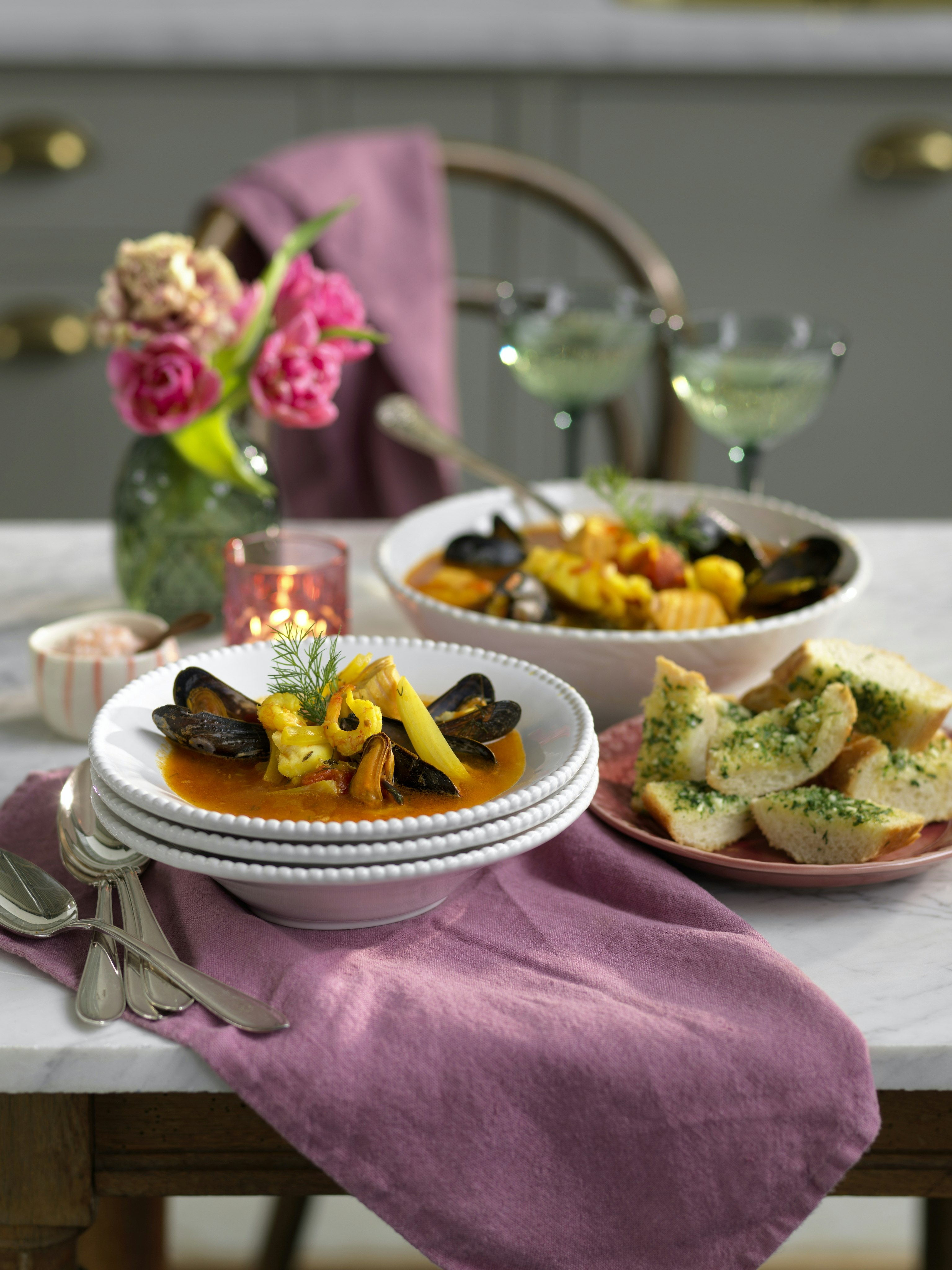 Bouillabaisse med vitlöksbröd