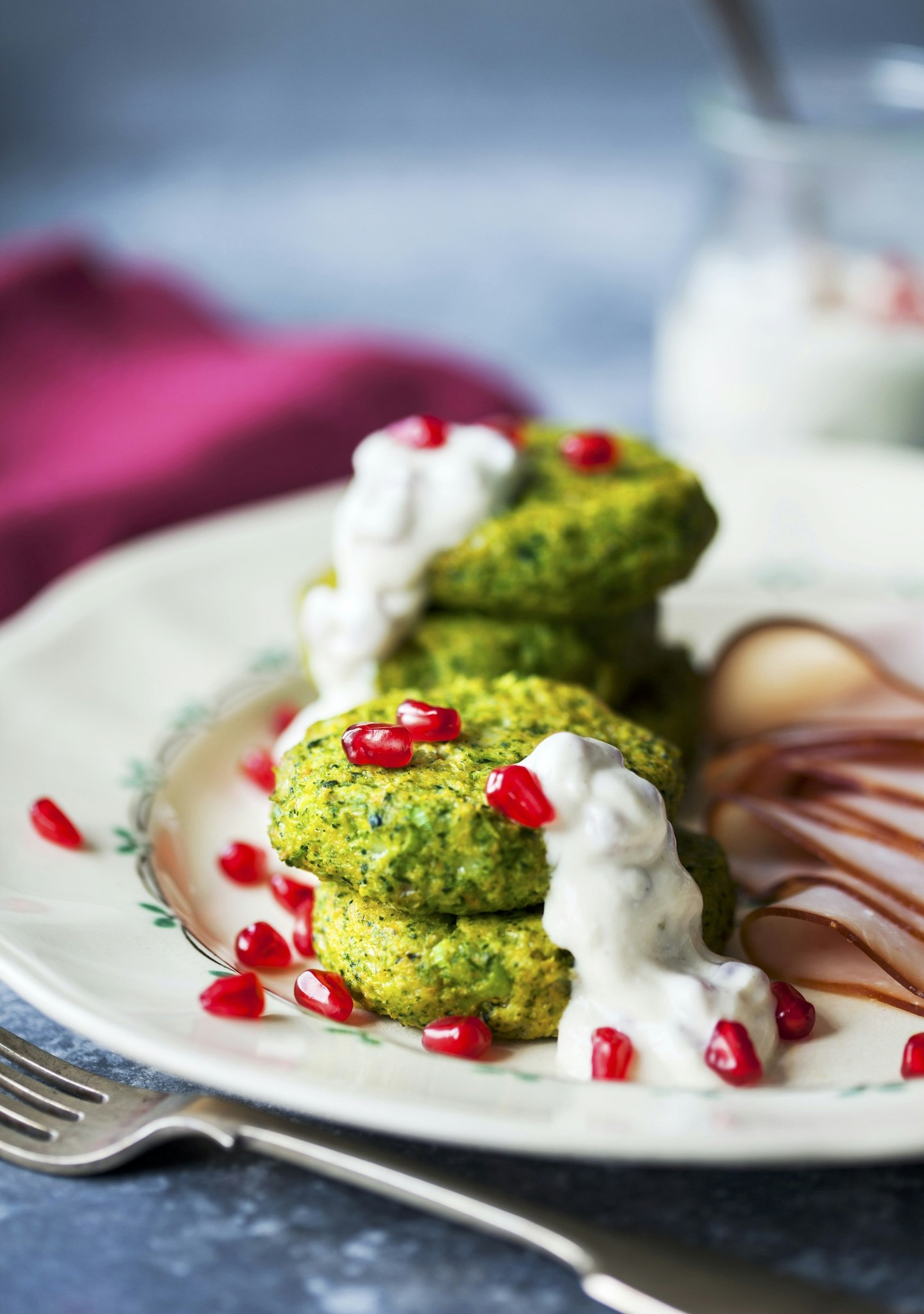 Broccoli- och morotspuckar med senapssås