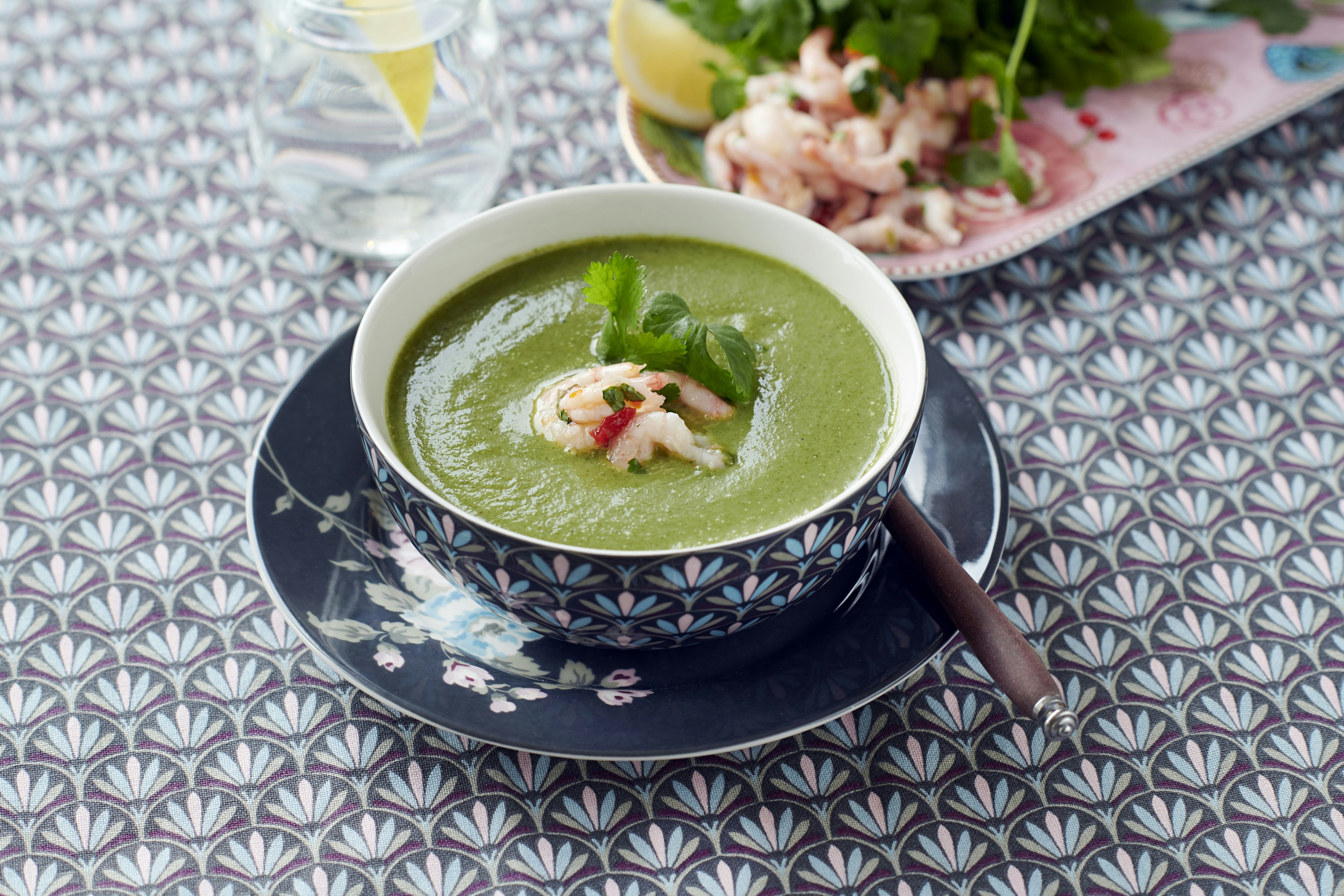 Broccoli- och spenatsoppa med räkor