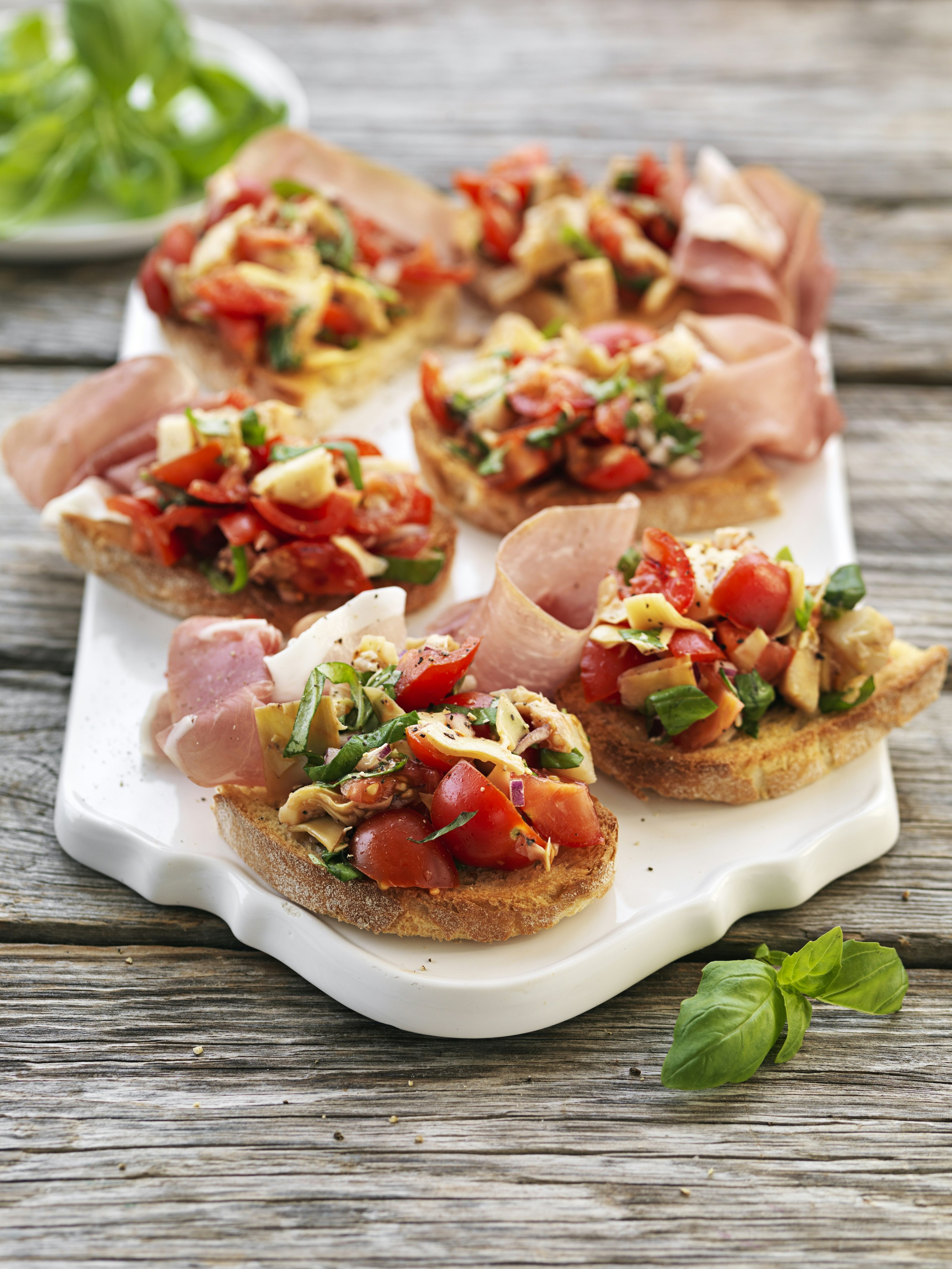 Bruschetta med tomat och kronärtskocka