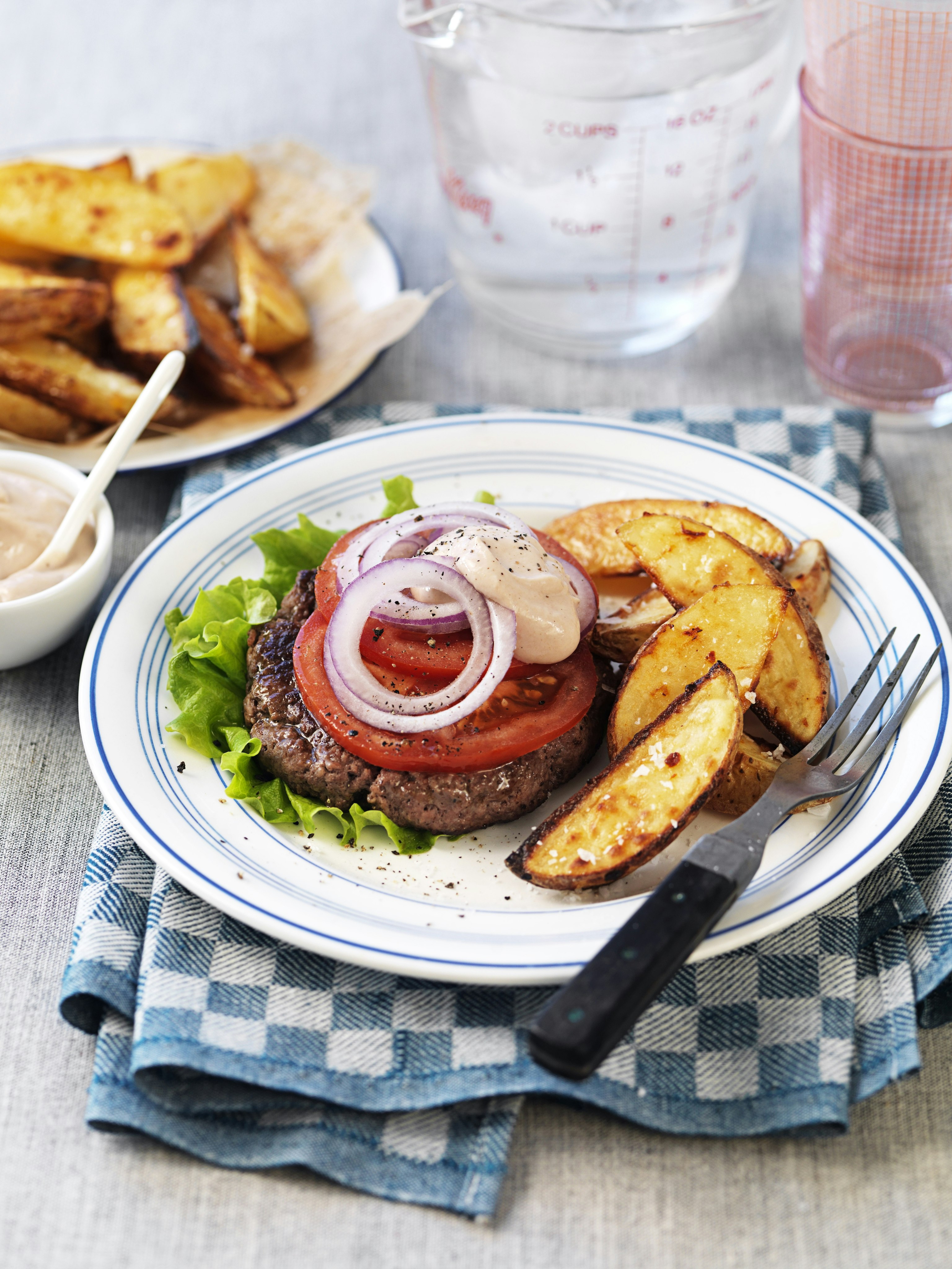 Whiskyburgare med chipotlepotatis
