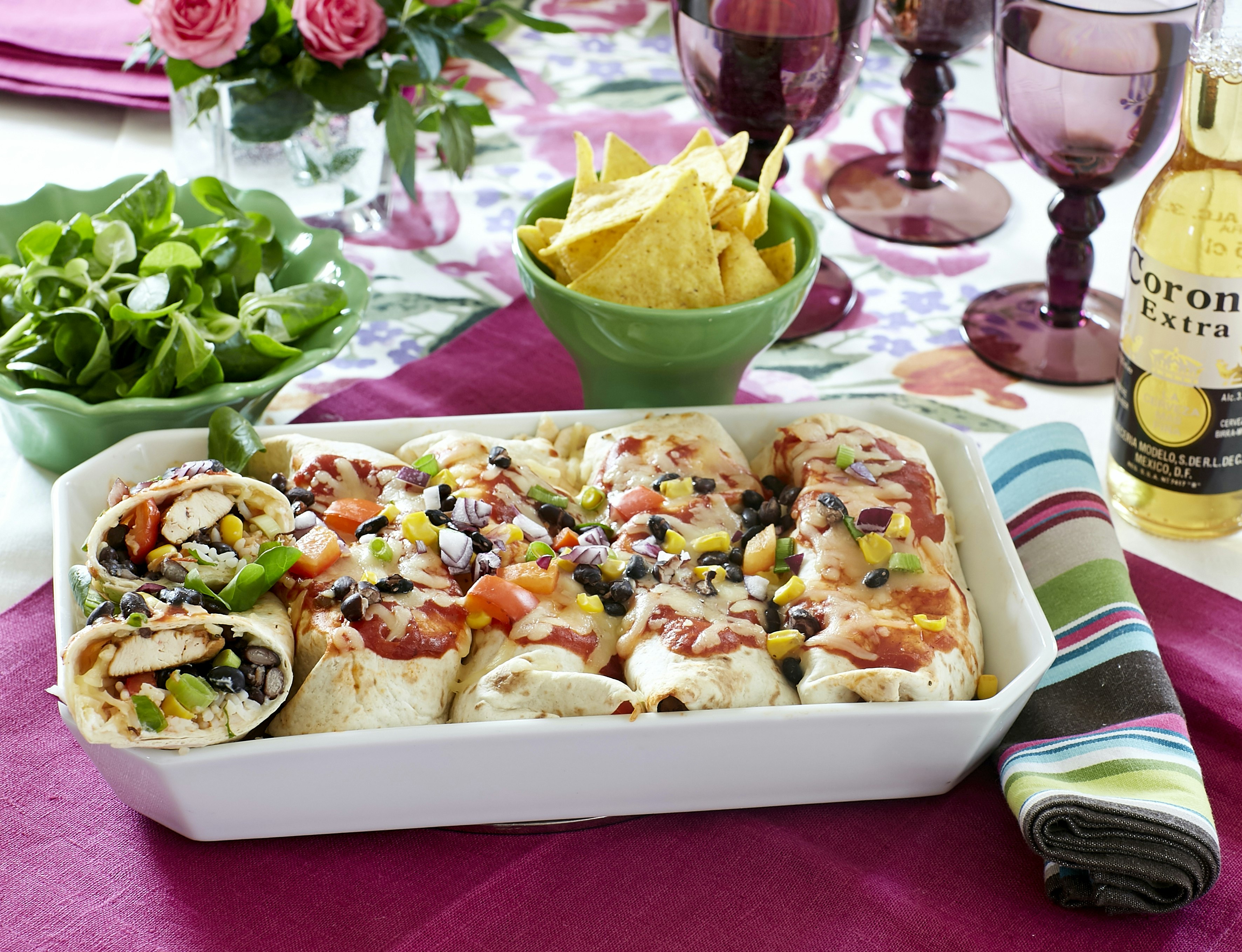 Burritos med kyckling, ris och salsa