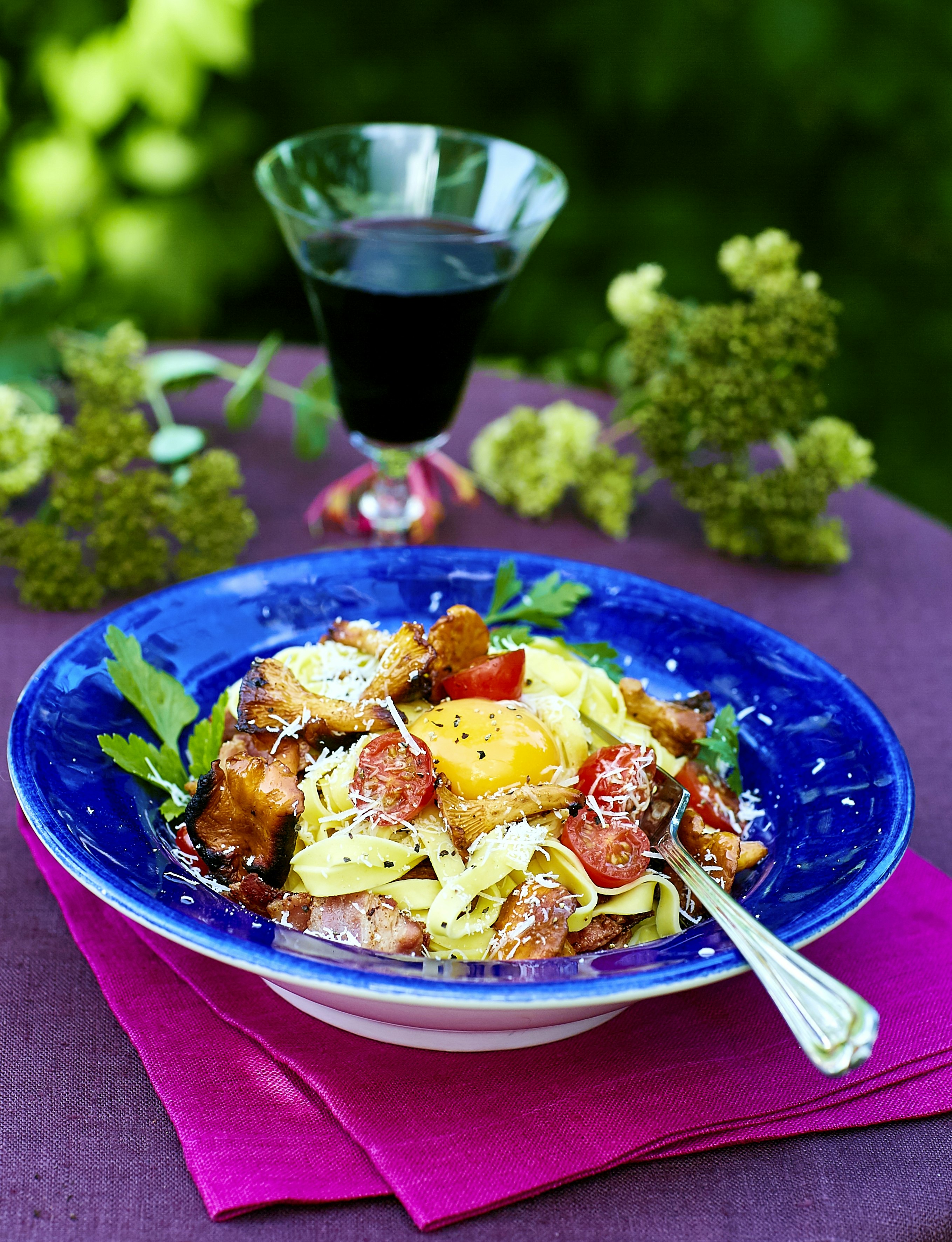 Carbonara med bacon och kantareller