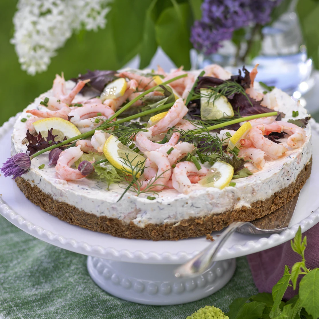 Cheesecake med räkor och pepparrot