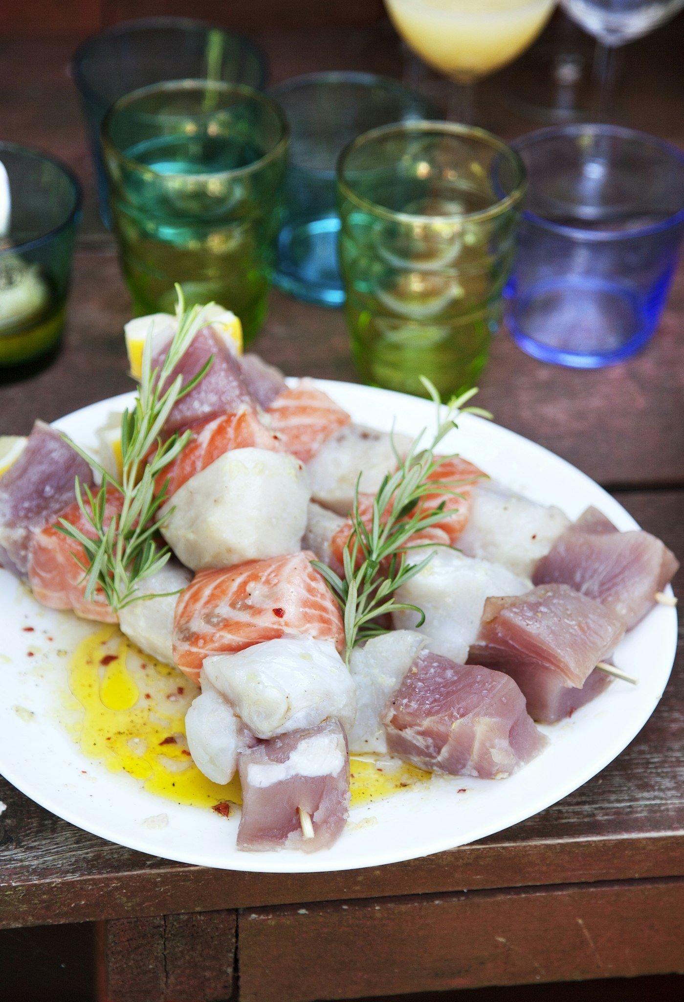 Chili- och vitlöksmarinerade fiskspett