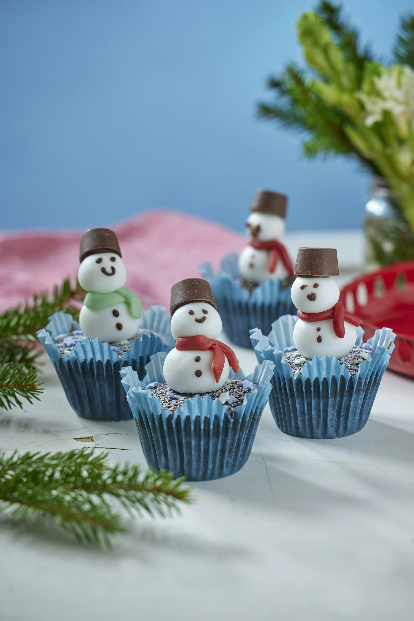 Chokaldmuffins med små snögubbar