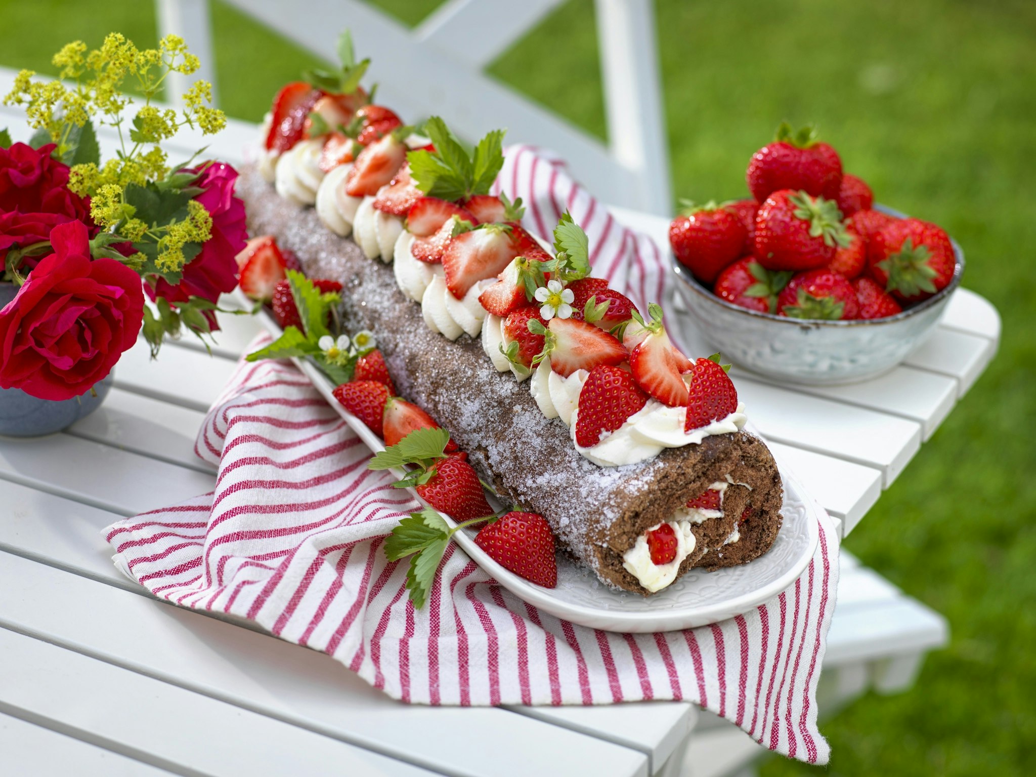 Chokladrulle med jordgubbar