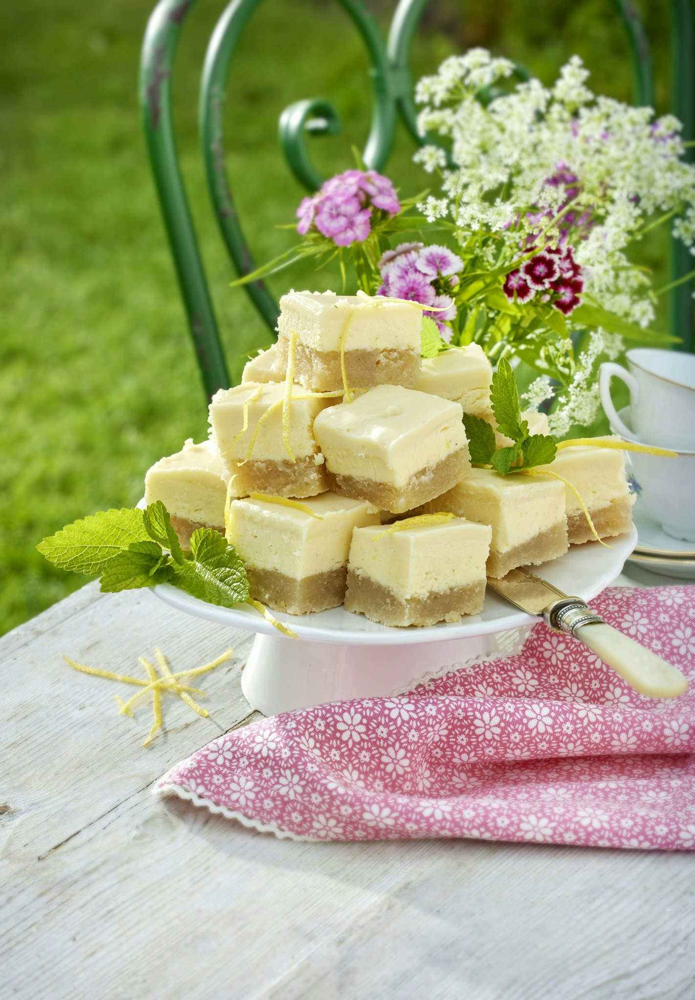 Citronbiskvier med lemon curd i långpanna