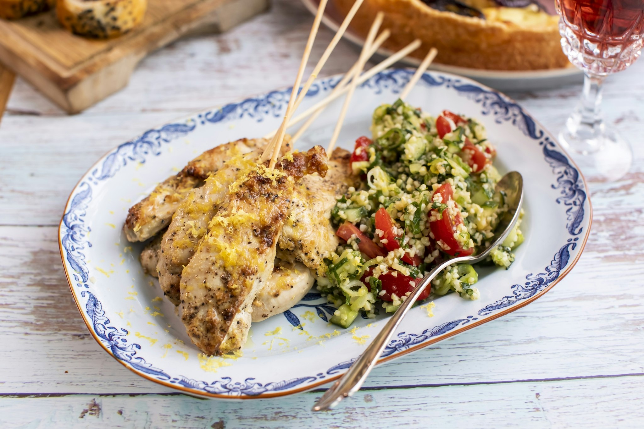 Citronmarinerade kycklingspett med tabbouleh