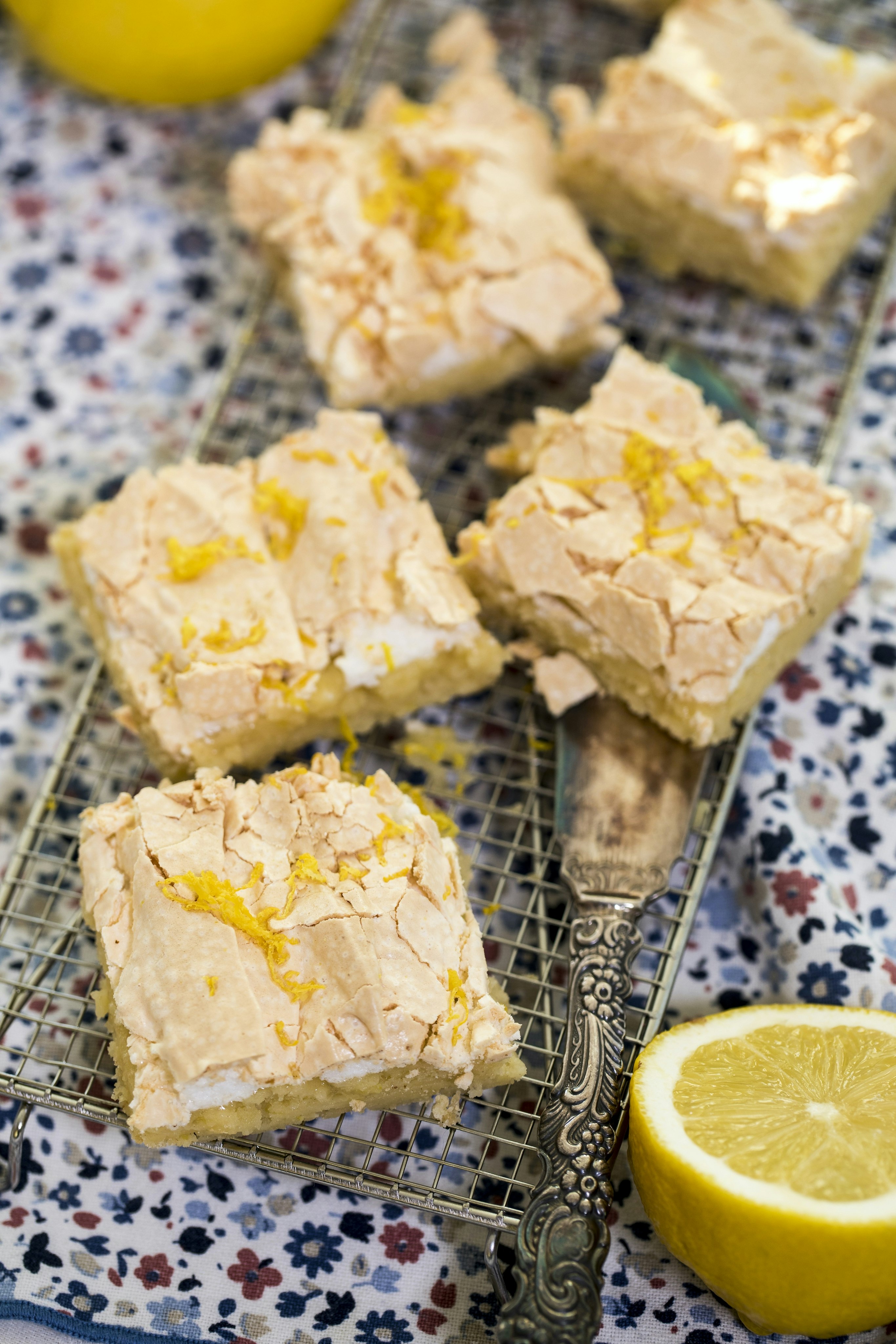 Citronrutor med marängtäcke