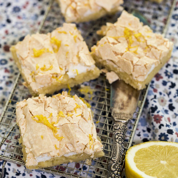 Citronrutor med marängtäcke