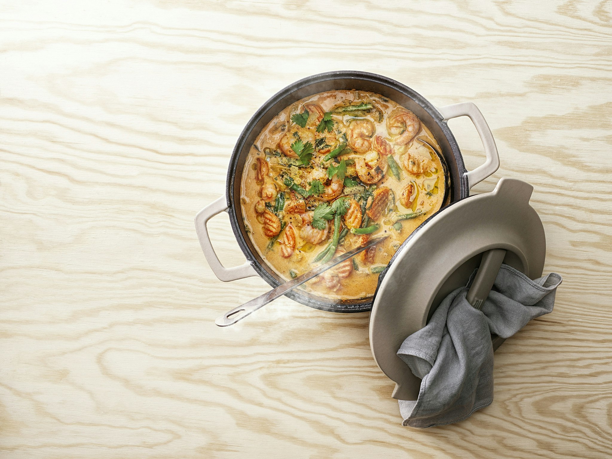 Currygryta med räkor och solskensmix