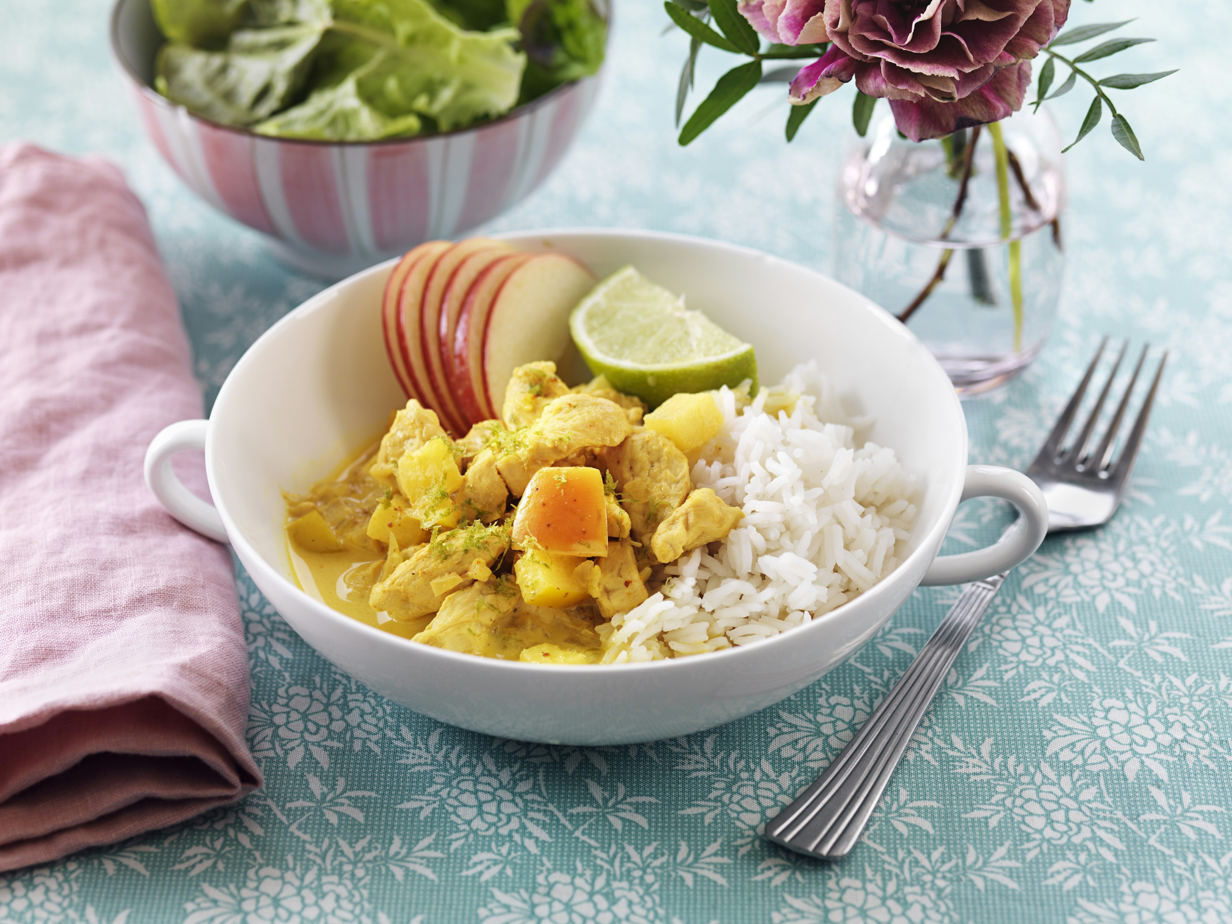 Currykyckling med lime och äpple