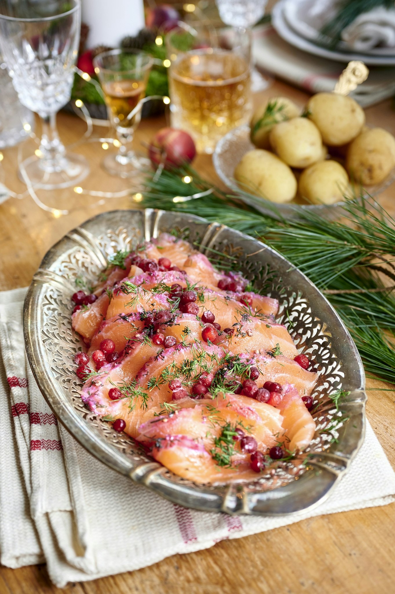 Dill- och lingongravad laxsida