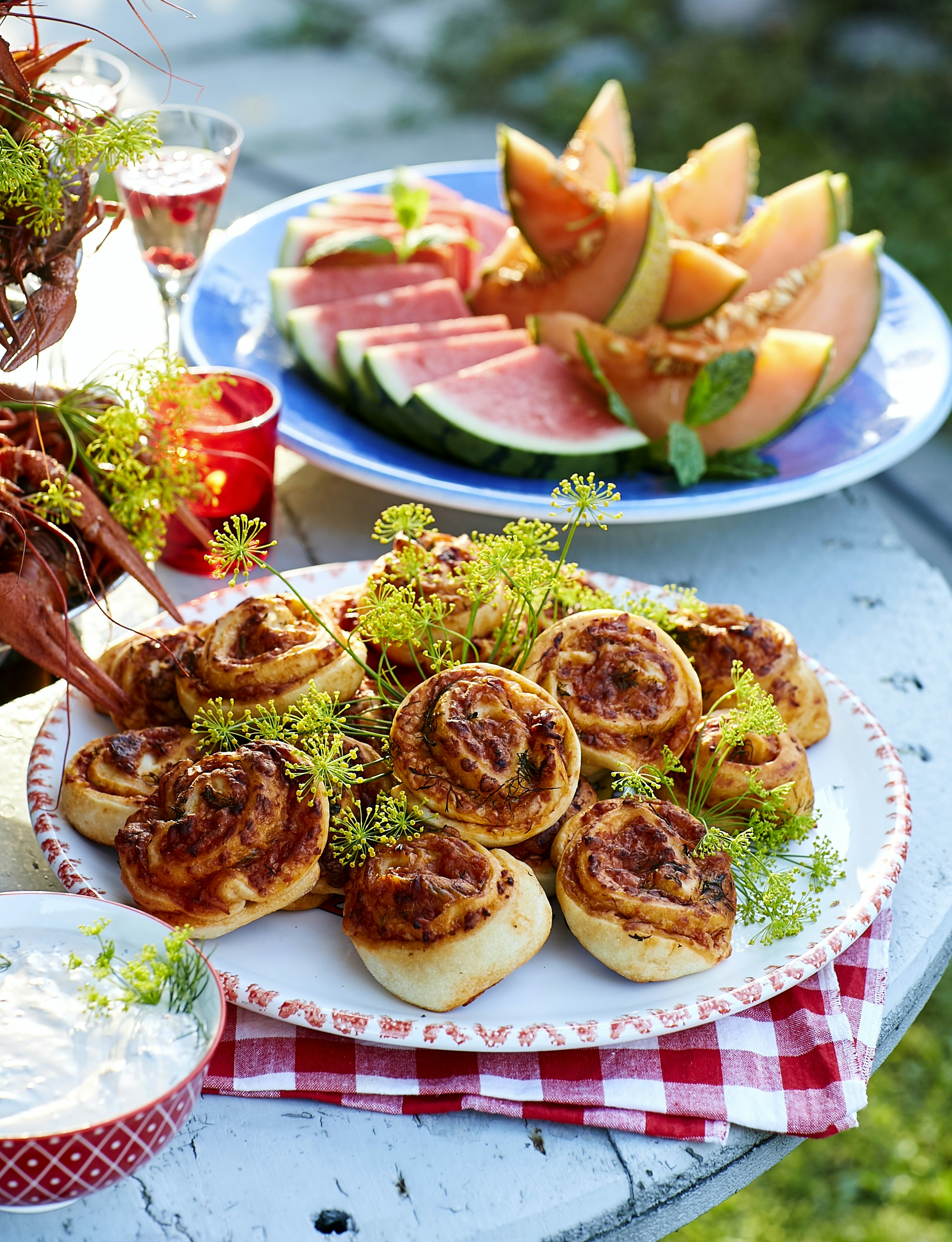 Ostbullar med dill och krämig kräftsås