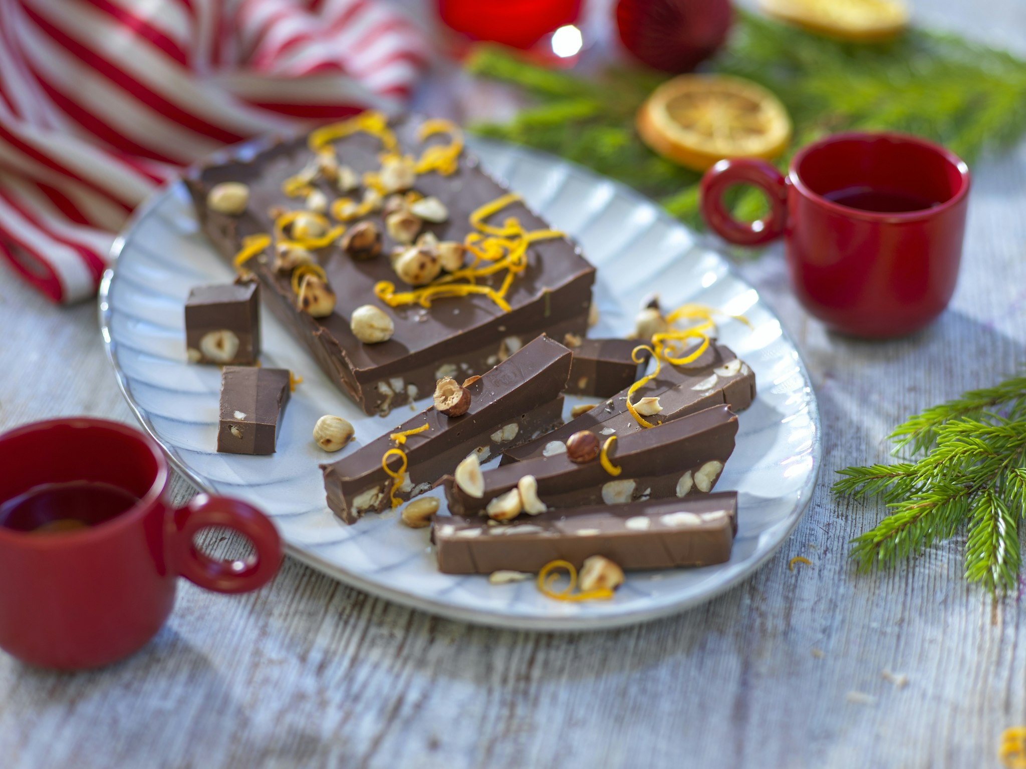 Dubbelnougat med rostade hasselnötter och apelsin