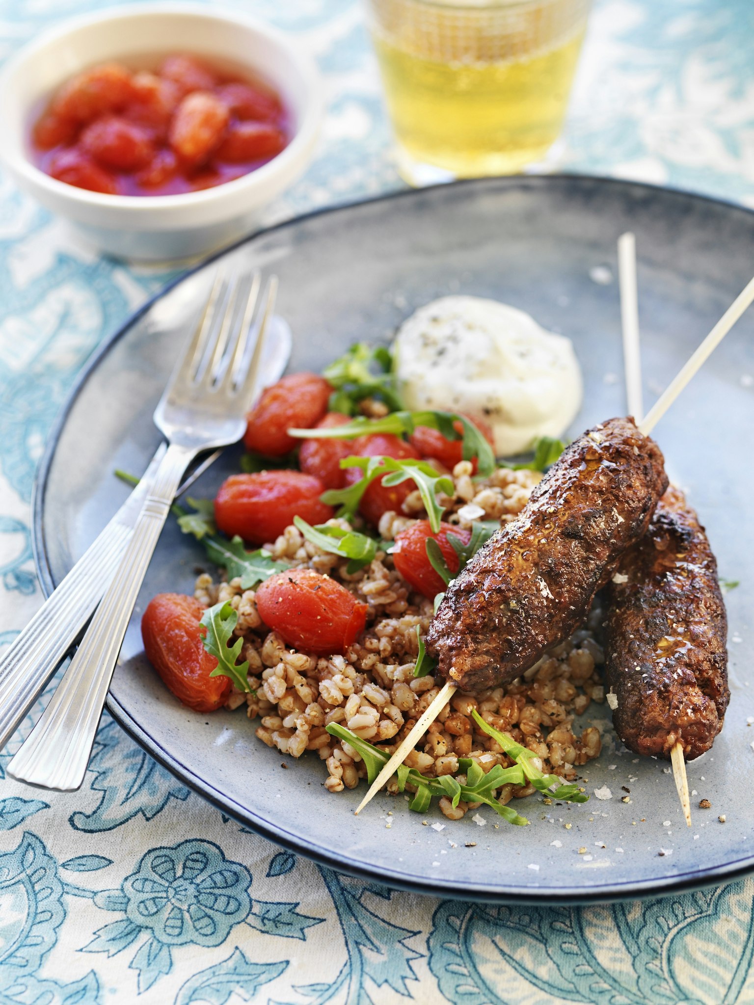 Färsspett med picklade tomater