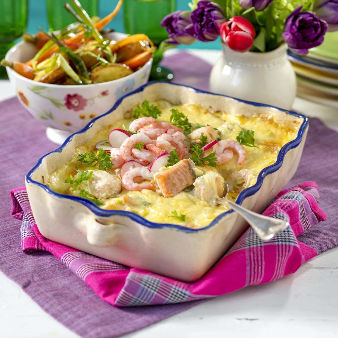 Festlig gratäng med lax och räkor