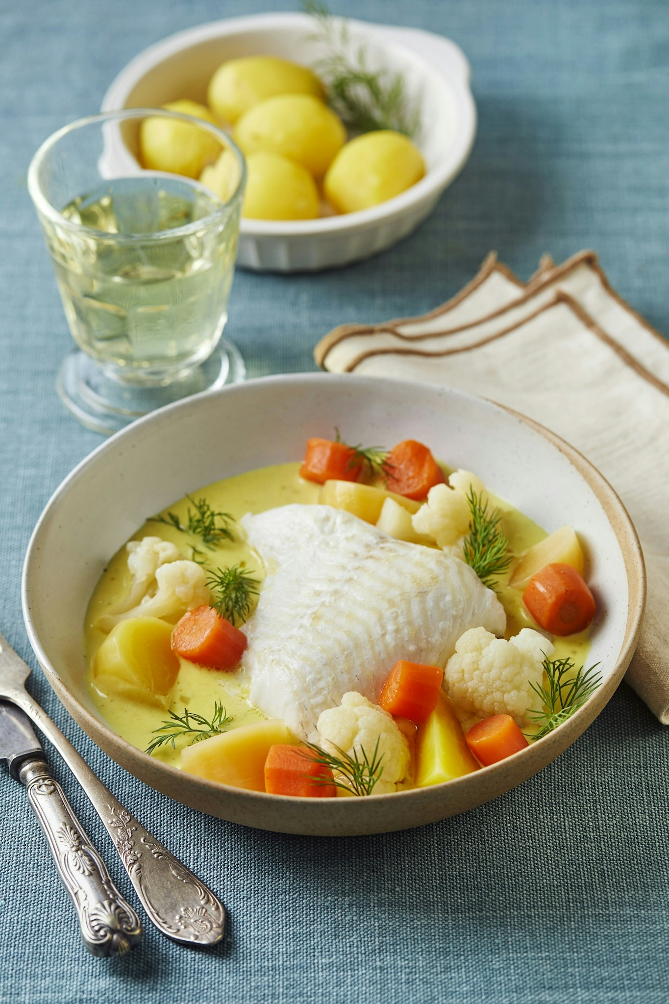 Fisk med curry- och vitvinssås