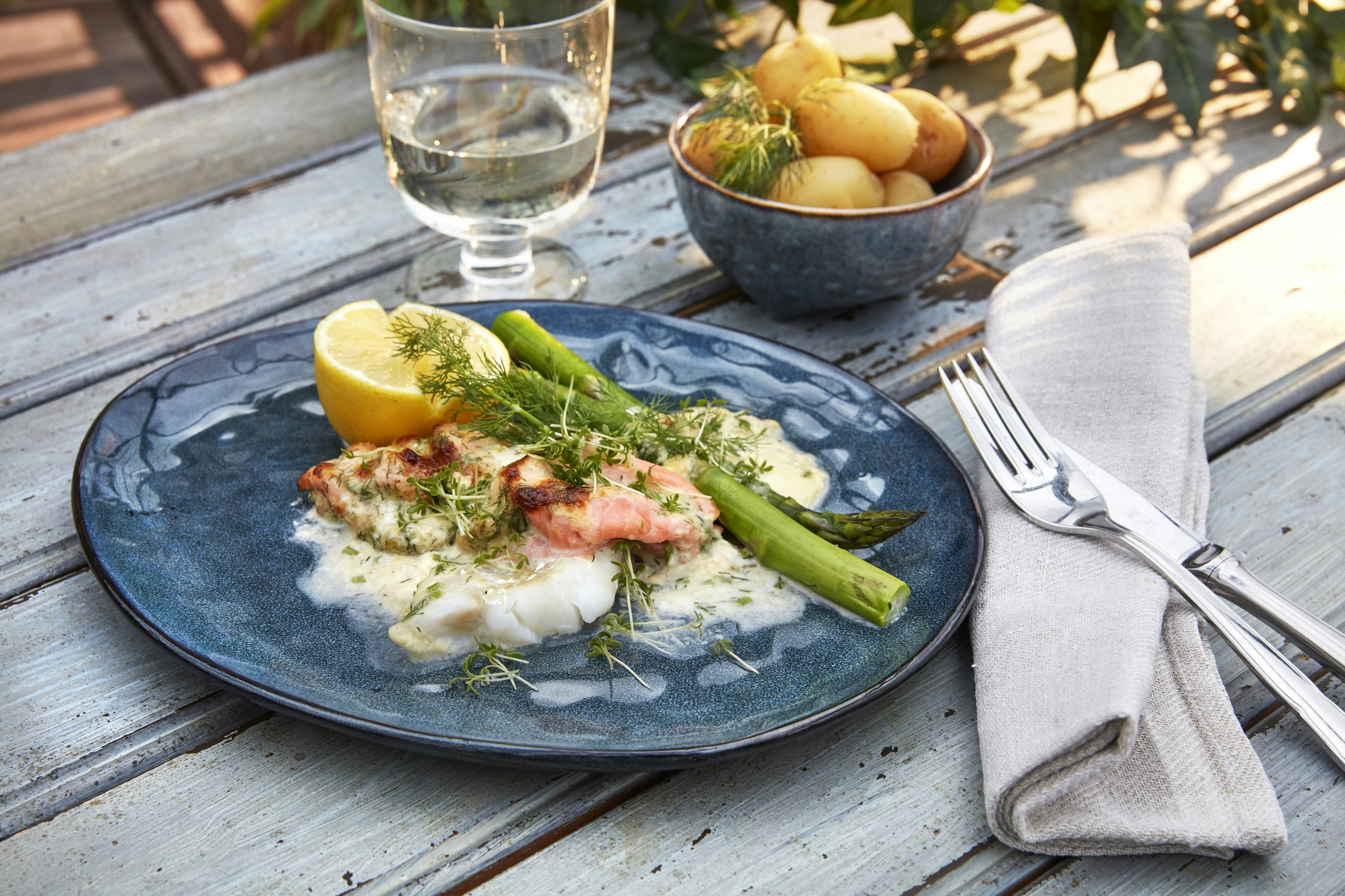 Fiskgratäng med kallrökt lax och sparris